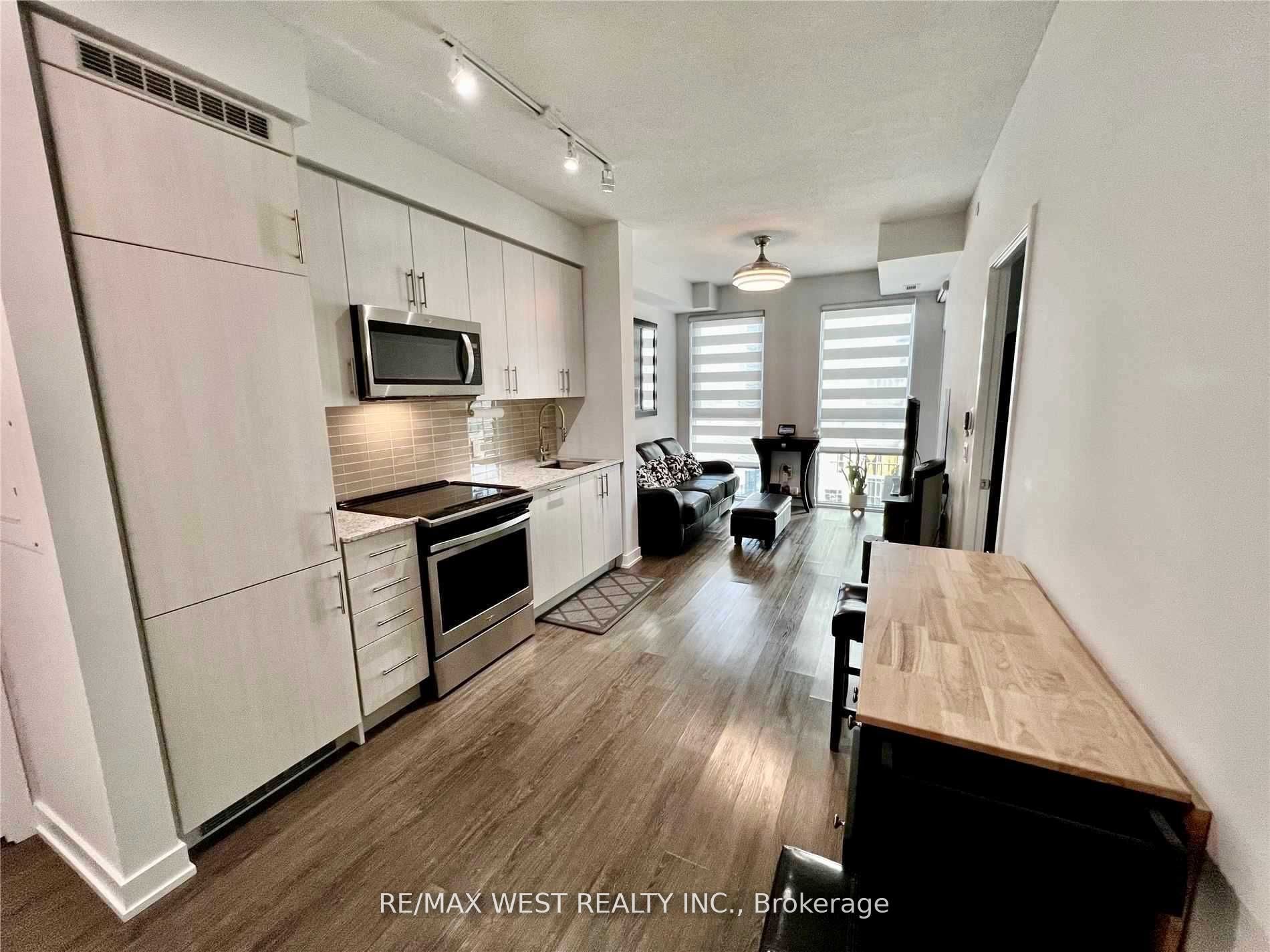 4085 Parkside Village Drive 1606, Mississauga, ON L5B 0K9 photo 2