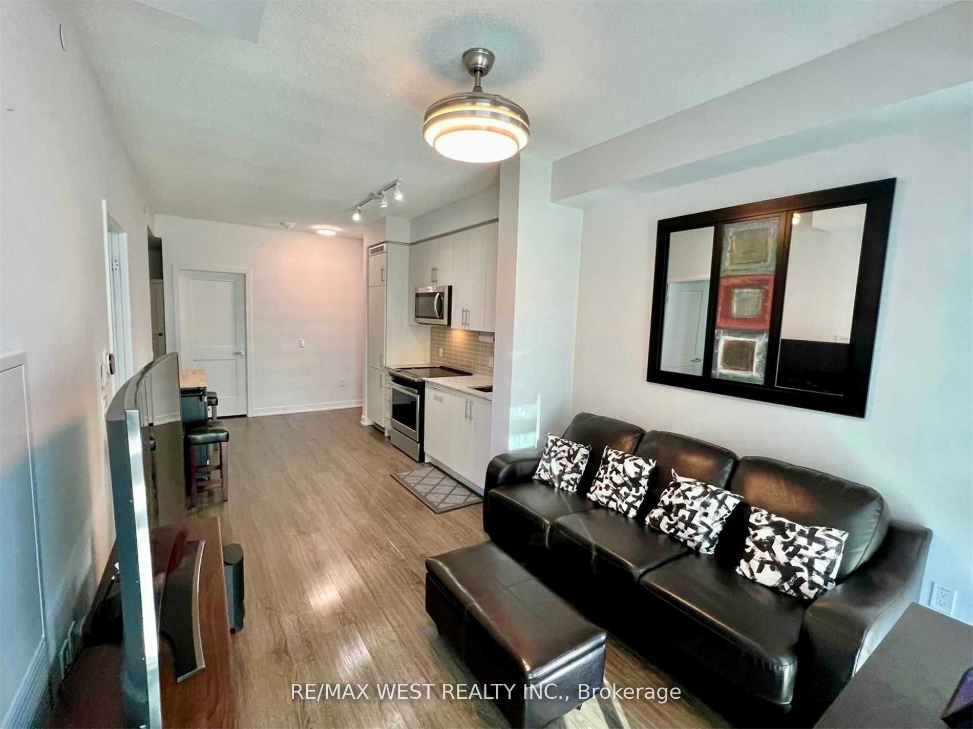 4085 Parkside Village Drive 1606, Mississauga, ON L5B 0K9 photo 3