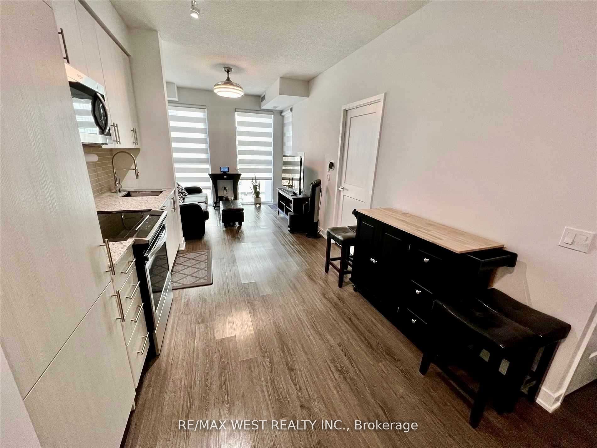 4085 Parkside Village Drive 1606, Mississauga, ON L5B 0K9 photo 4