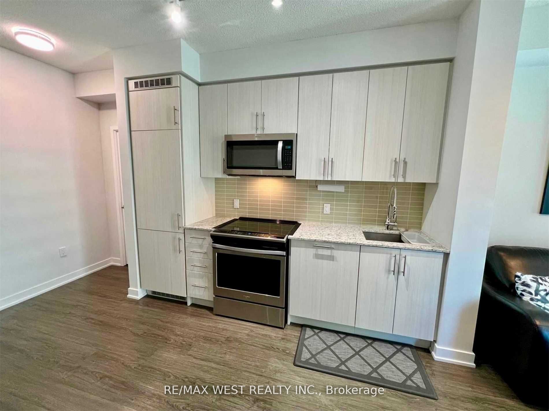 4085 Parkside Village Drive 1606, Mississauga, ON L5B 0K9 photo 5