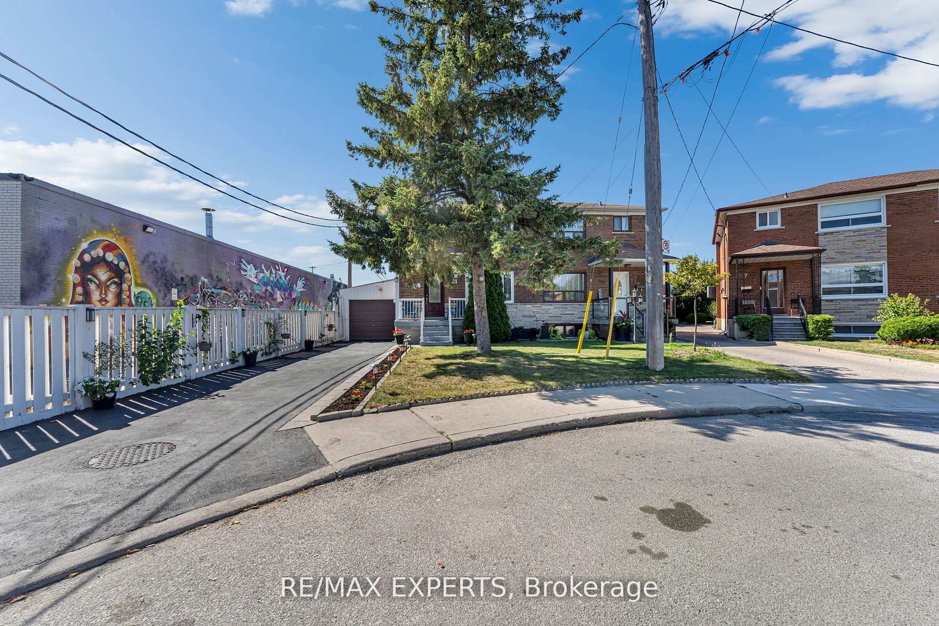 81 Hagar Avenue, Toronto, ON M6N 3V3 photo 2