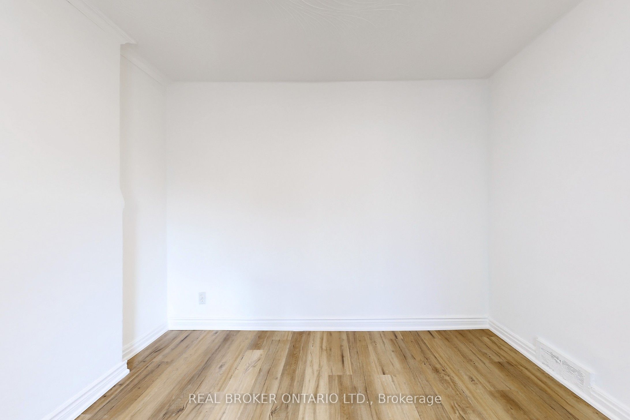 102 Bowie Avenue Main, Toronto, ON M6E 2P7 photo 5