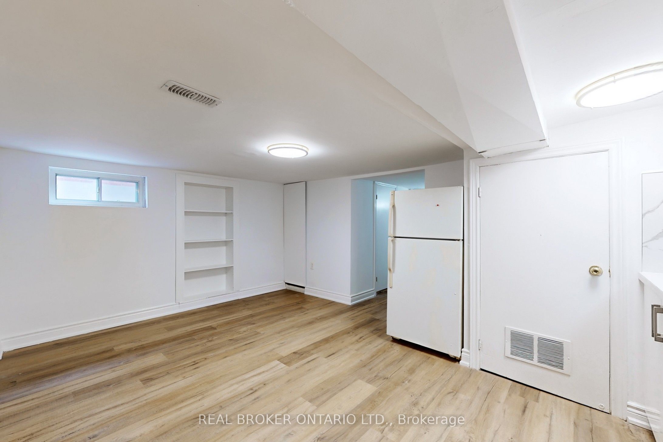 102 Bowie Avenue Bsmt, Toronto, ON M6E 2P7 photo 4