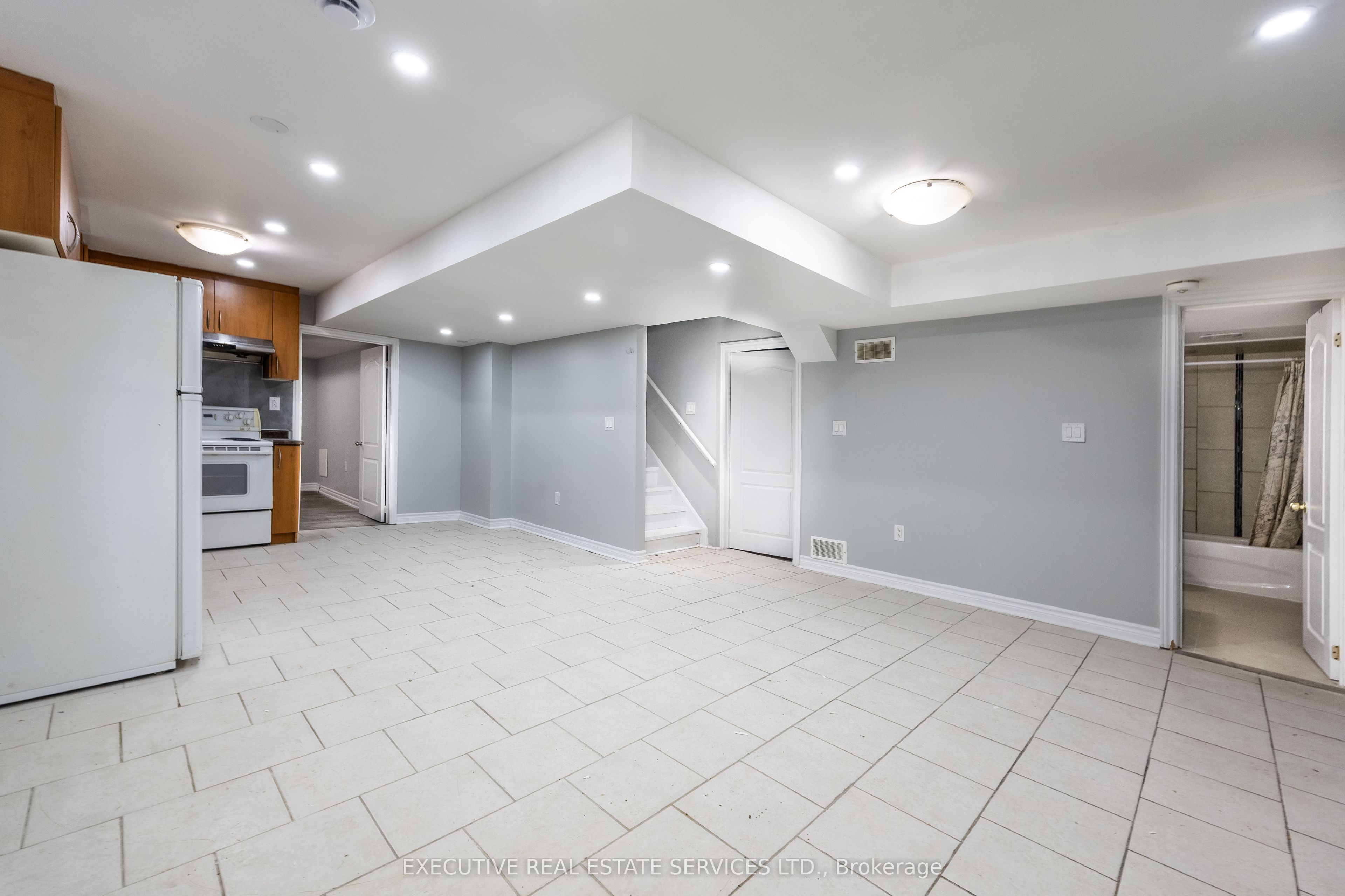 6 Gosling (Basement) Street, Brampton, ON L6Y 0T6 photo 4