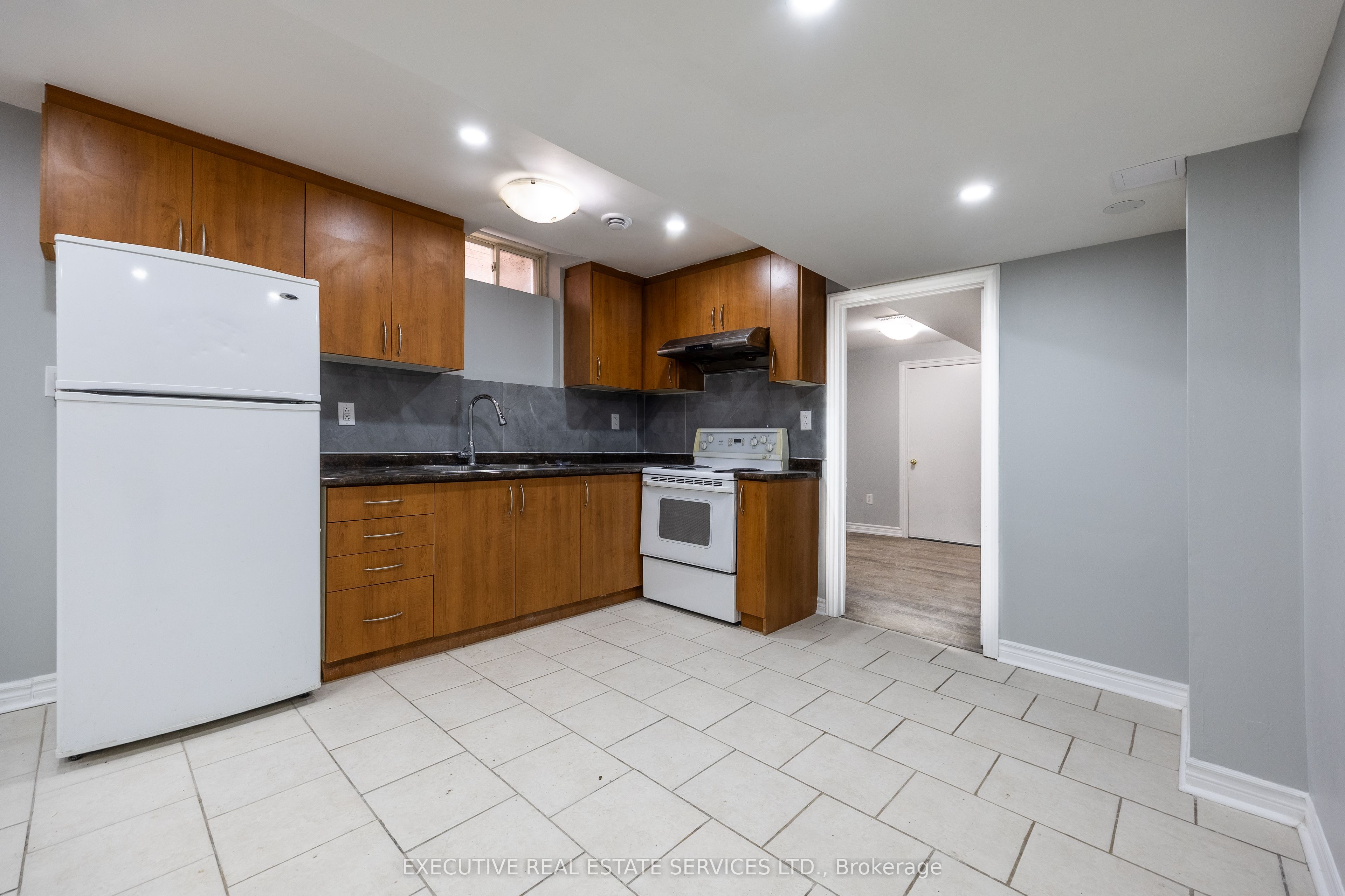 6 Gosling (Basement) Street, Brampton, ON L6Y 0T6 photo 5