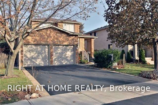 96 Howell Road, Oakville, ON L6H 5Z4