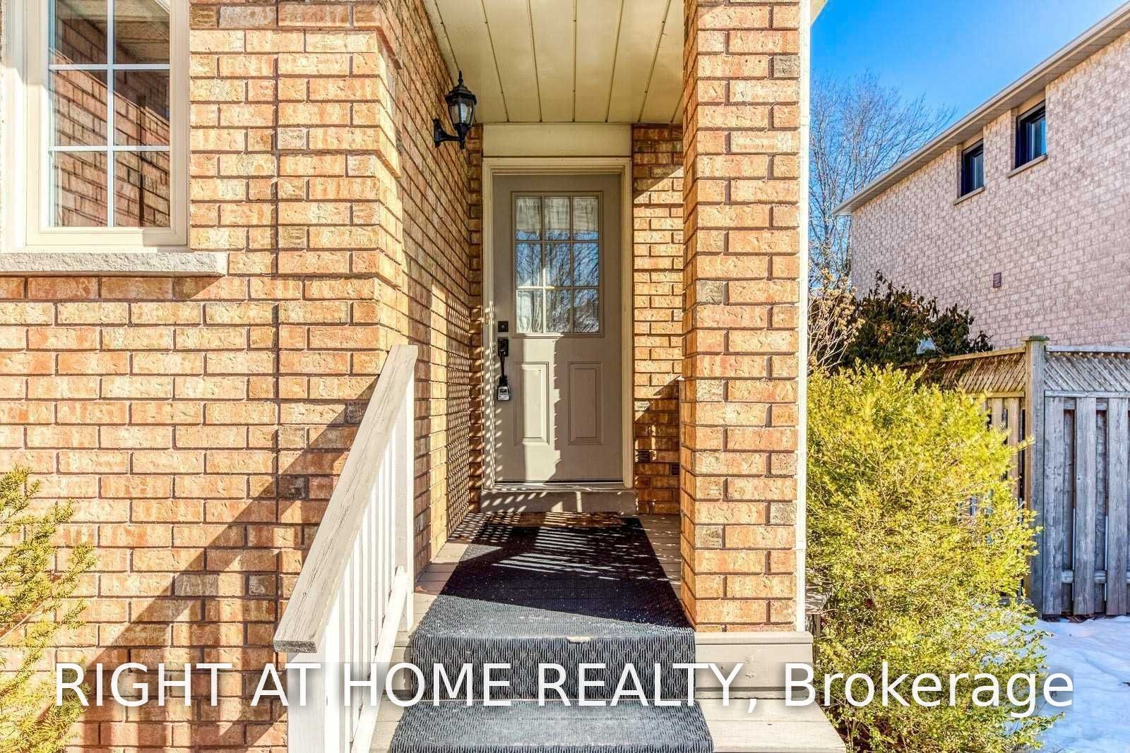 96 Howell Road, Oakville, ON L6H 5Z4 photo 2