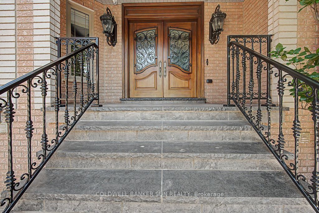 10 PRIDE Court, Brampton, ON L6Y 5H3 photo 5