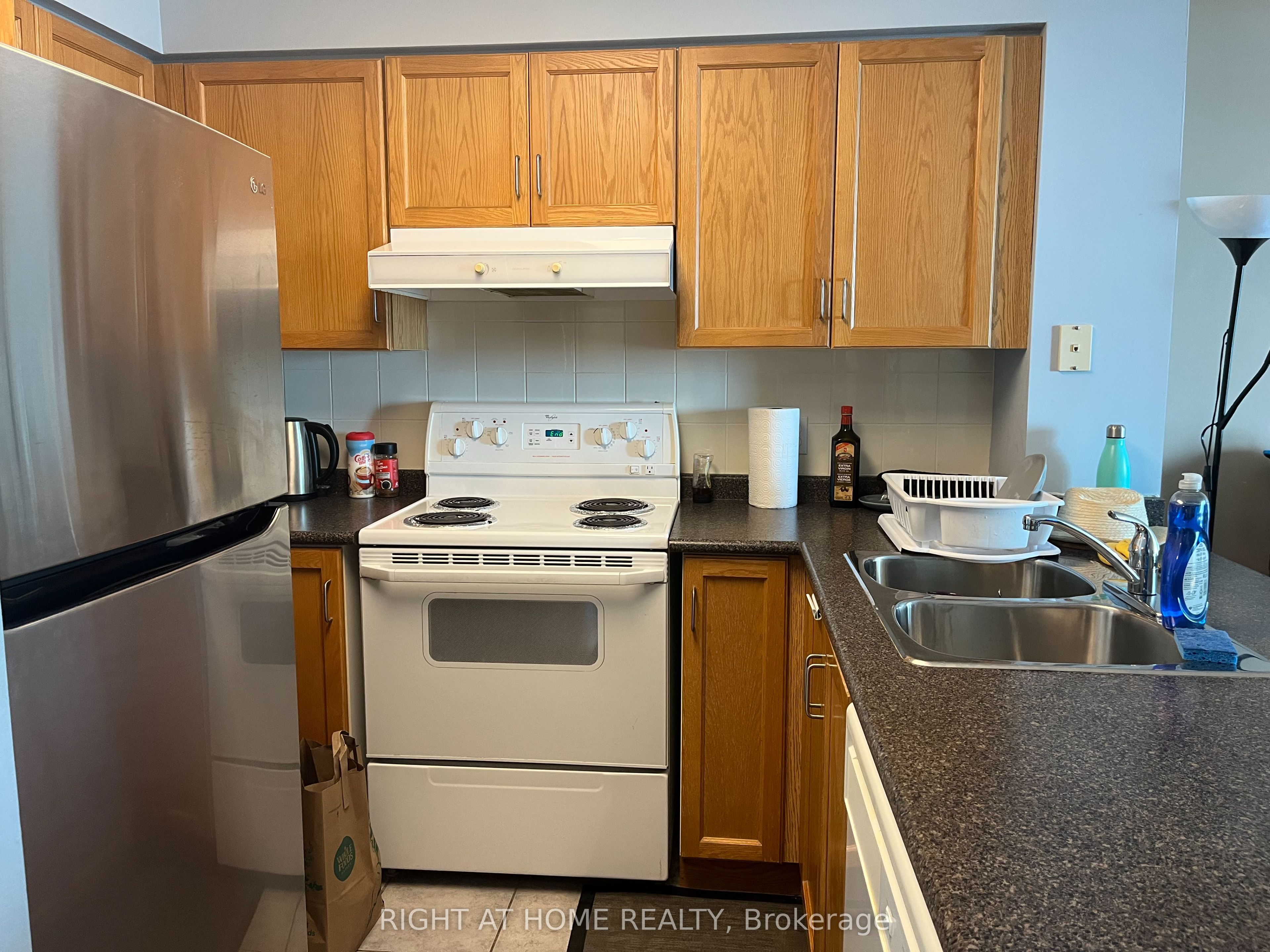 156 Enfield Place 906, Mississauga, ON L5B 4L8 photo 3