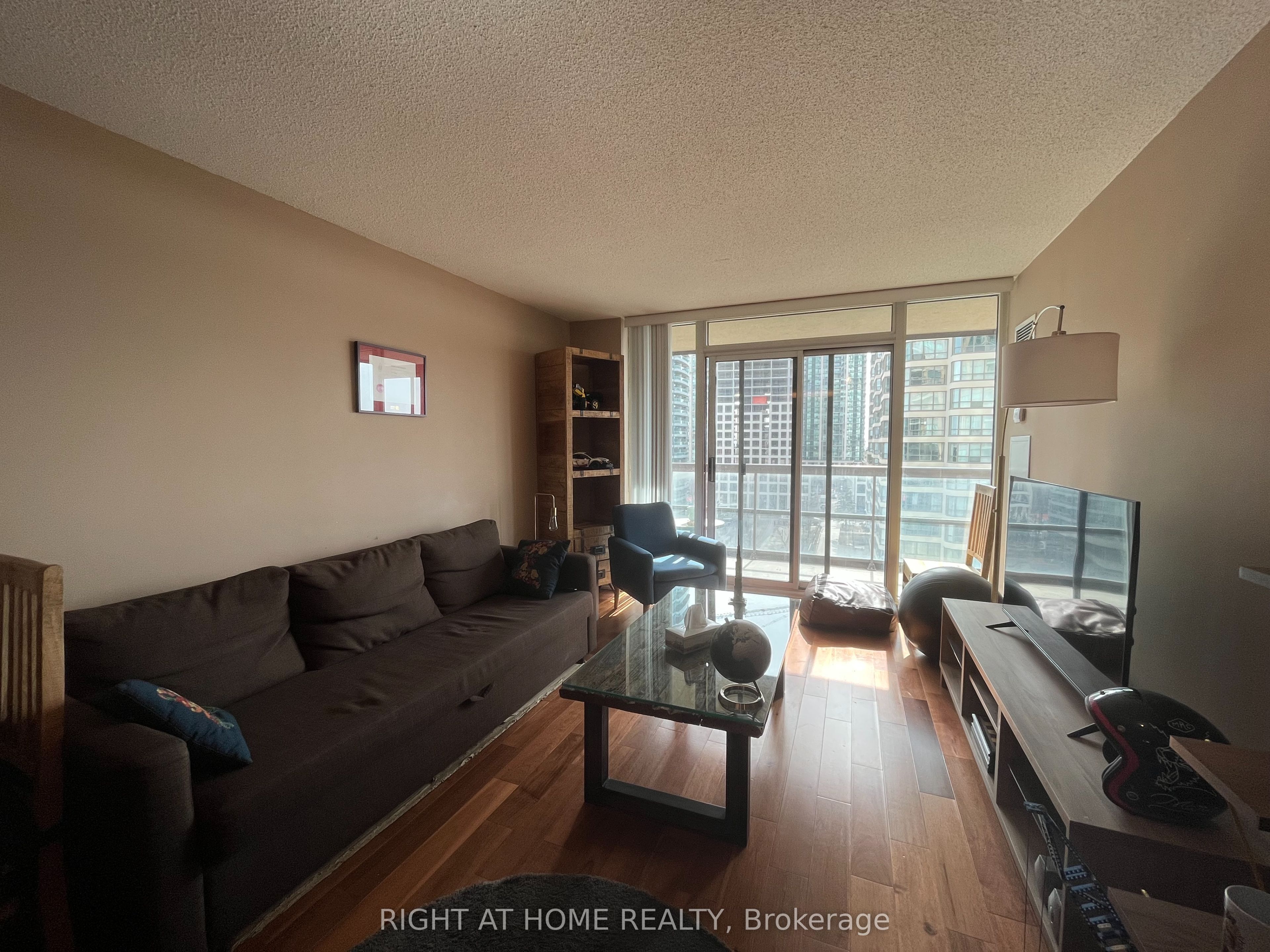 156 Enfield Place 906, Mississauga, ON L5B 4L8 photo 5