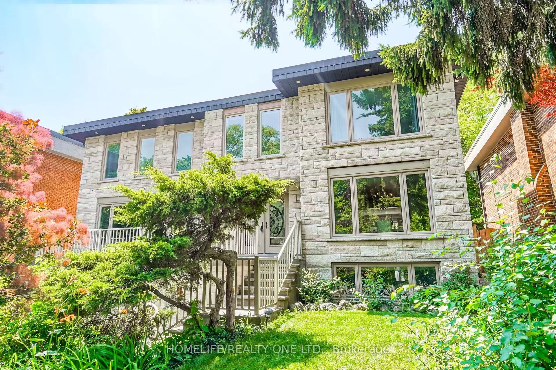 31 Bearwood Drive, Toronto, ON M9A 4G5 photo 2