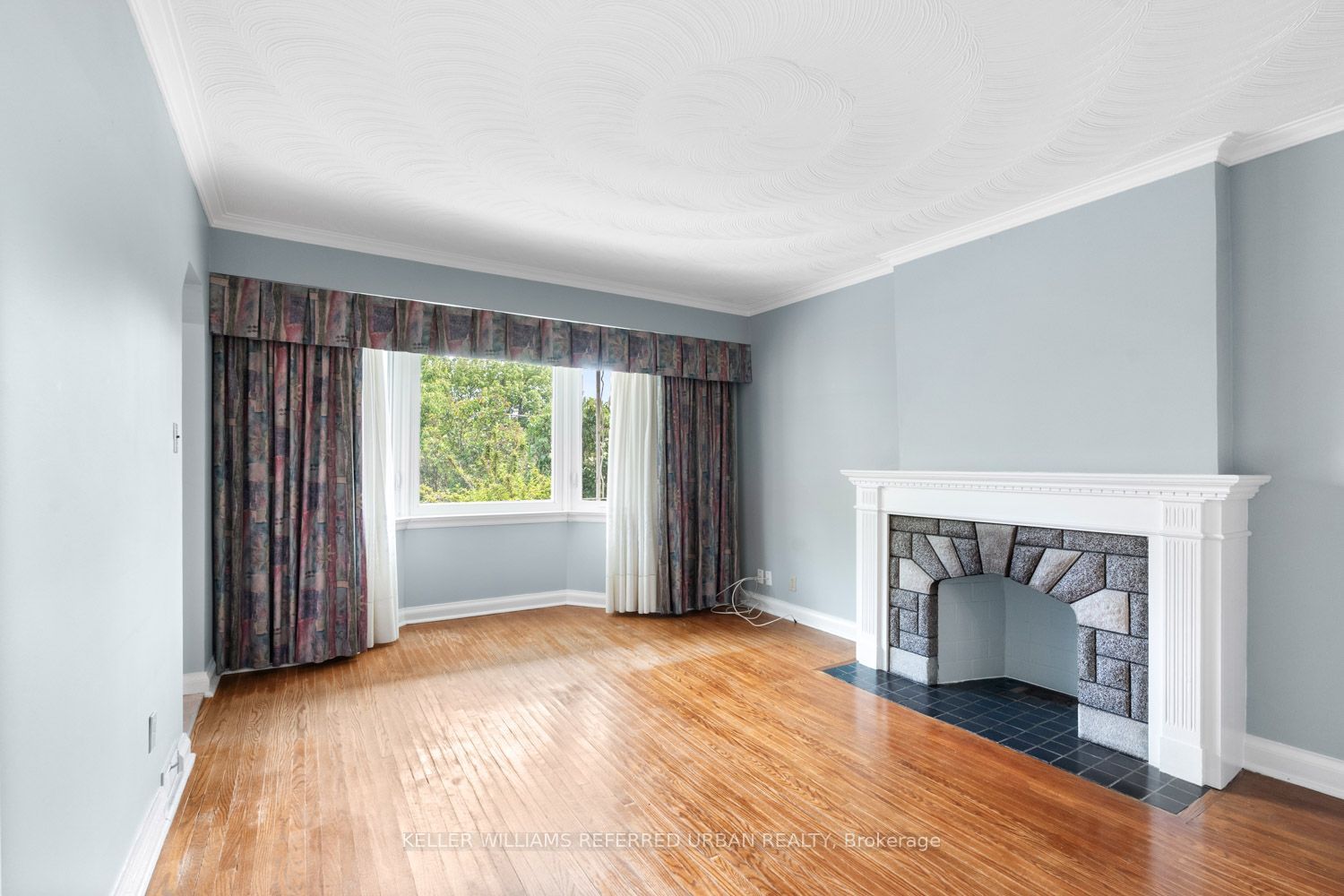 114 Gracefield Avenue, Toronto, ON M6L 1L1 photo 2