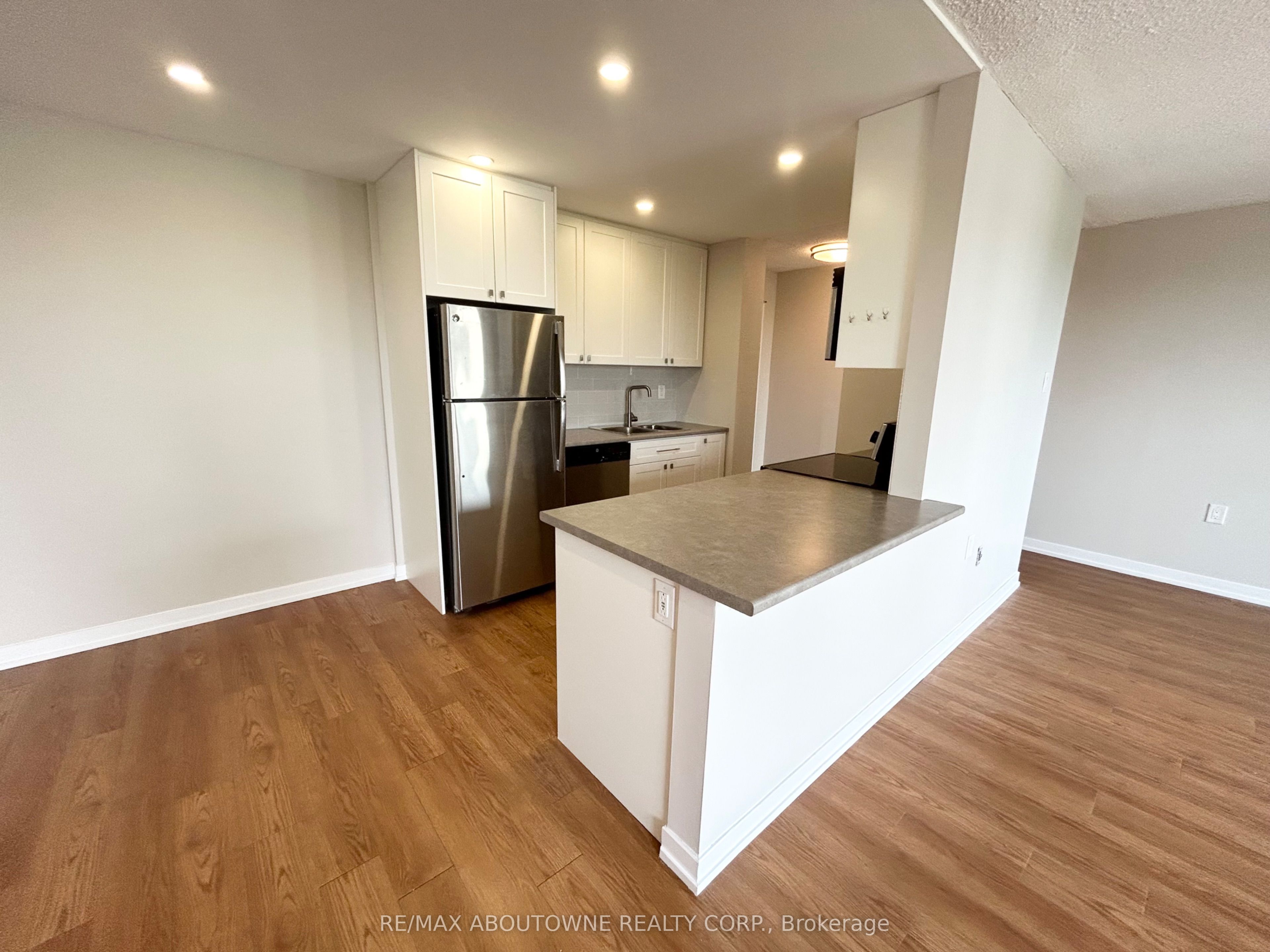 82 Millside Drive 904, Milton, ON L9T 4A1 photo 4