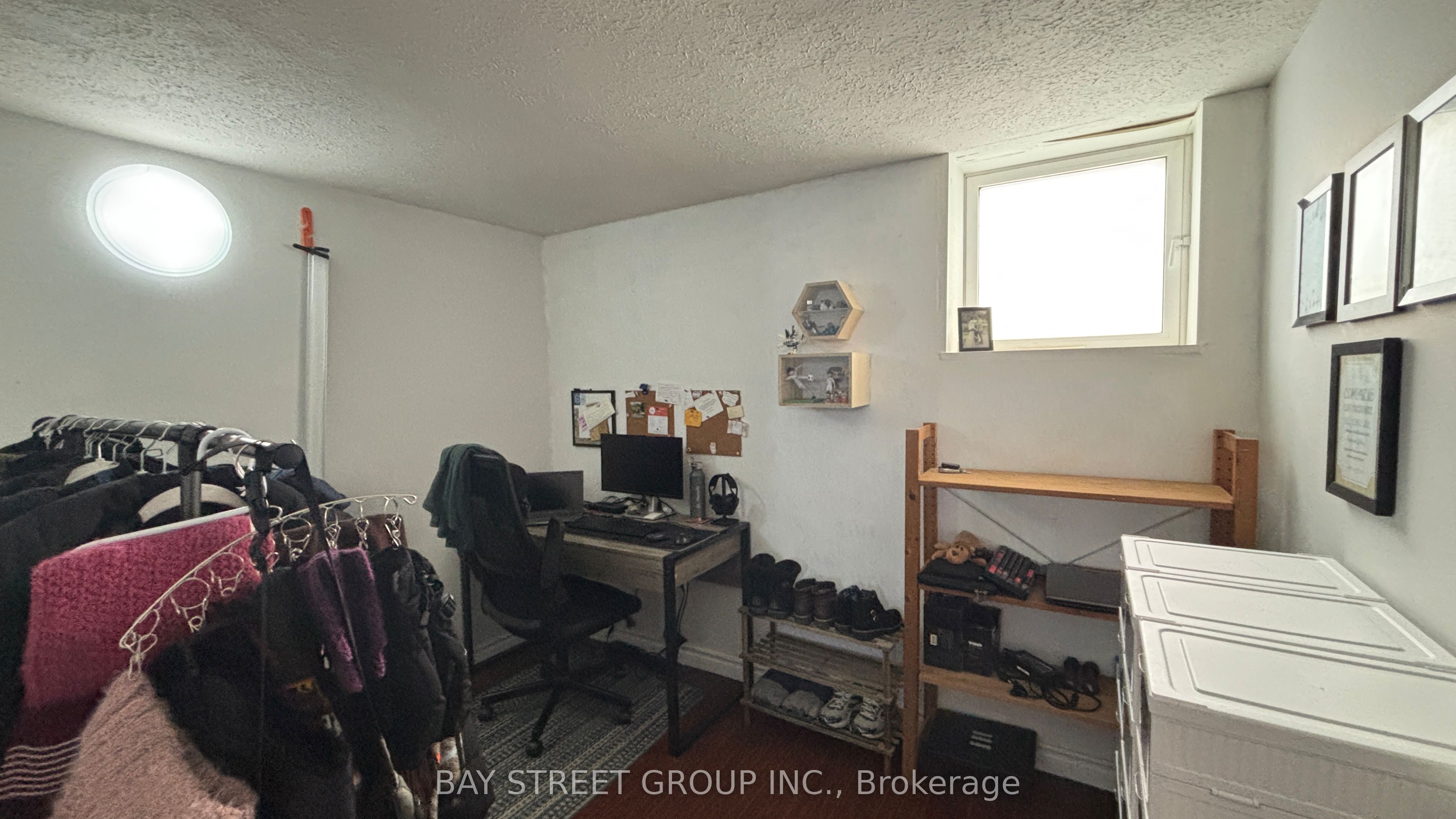 1242 Mcbride Avenue Lower 1, Mississauga, ON L5C 1M8 photo 2