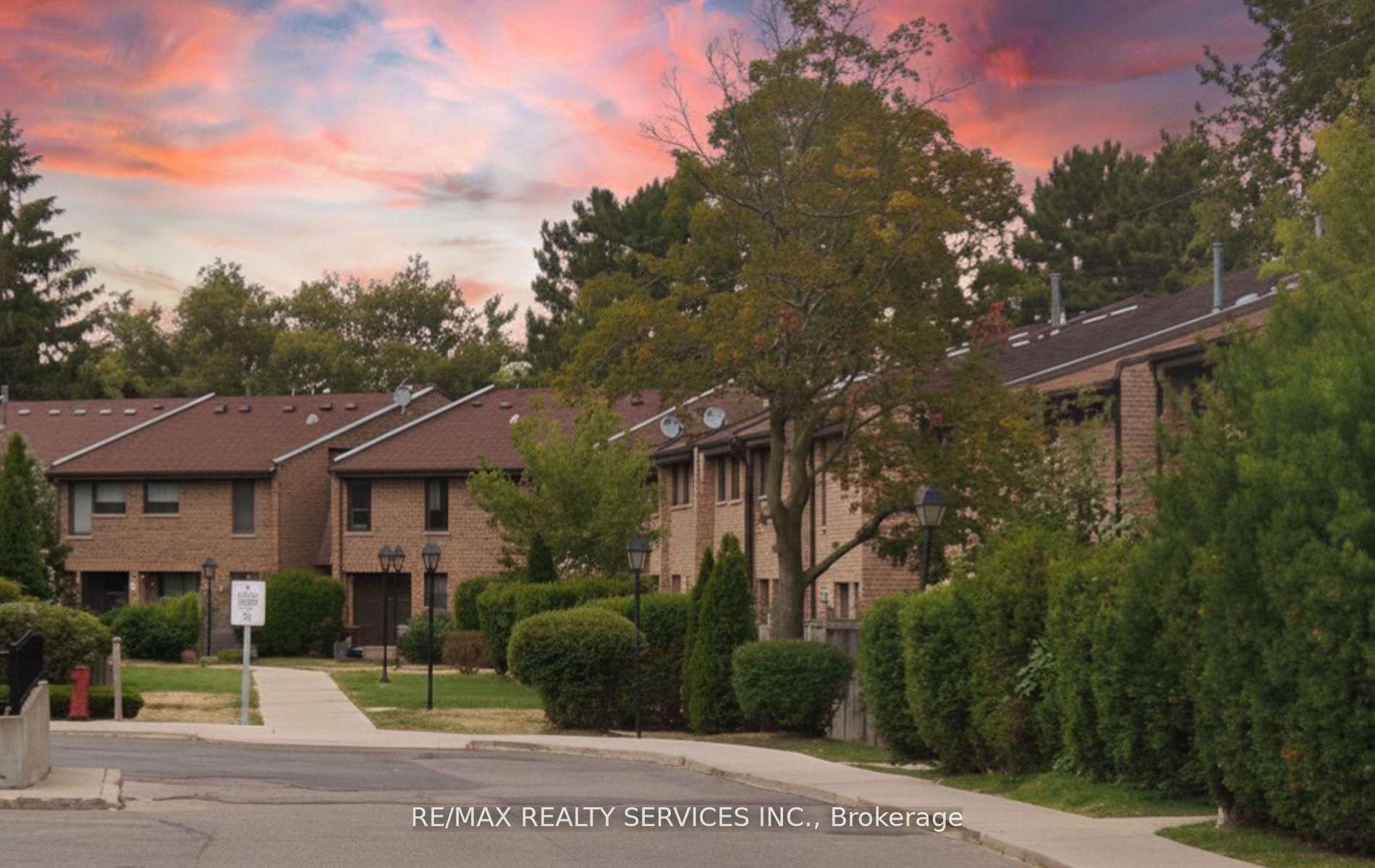2605 Woodchester Drive 50, Mississauga, ON L5K 2E3