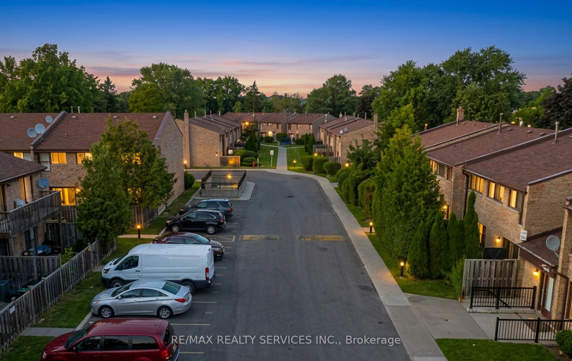 2605 Woodchester Drive 50, Mississauga, ON L5K 2E3 photo 2