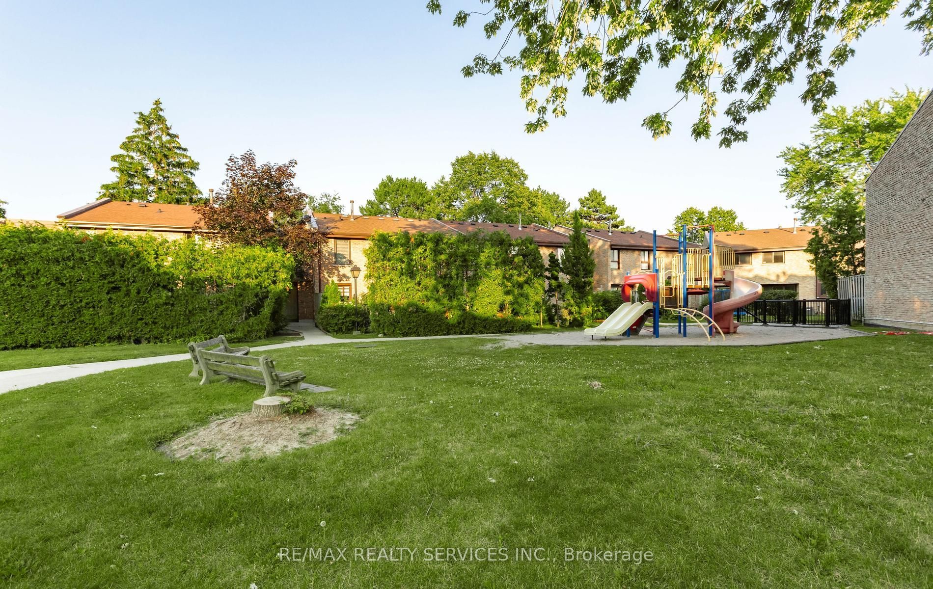 2605 Woodchester Drive 50, Mississauga, ON L5K 2E3 photo 4