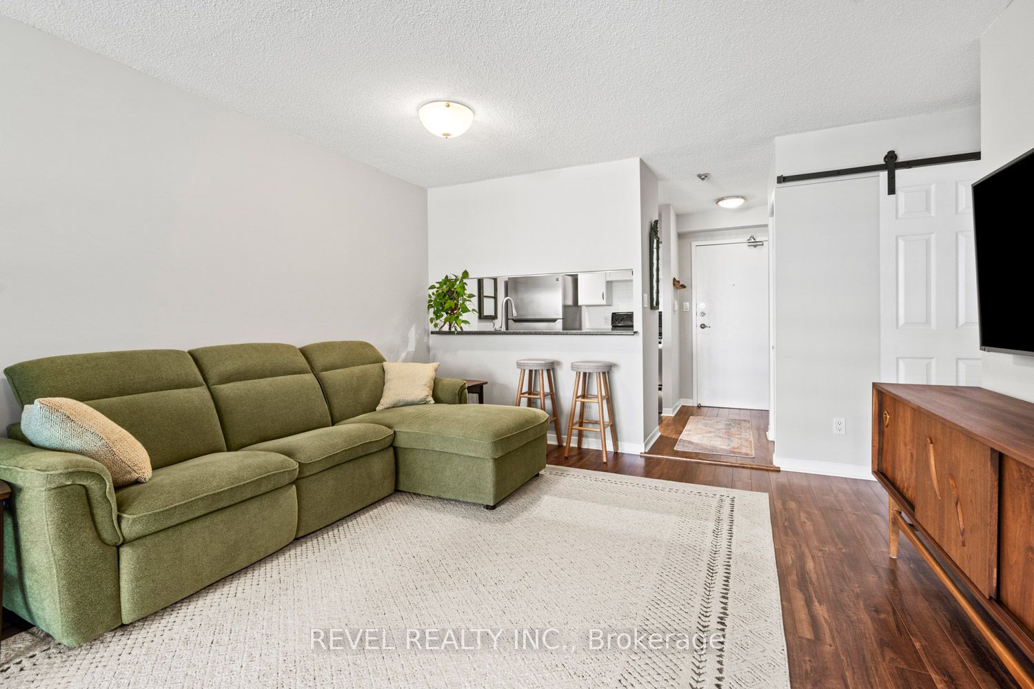 20 Southport Street 302, Toronto, ON M6S 4Y8 photo 4