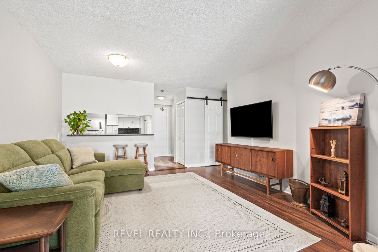 20 Southport Street 302, Toronto, ON M6S 4Y8 photo 5