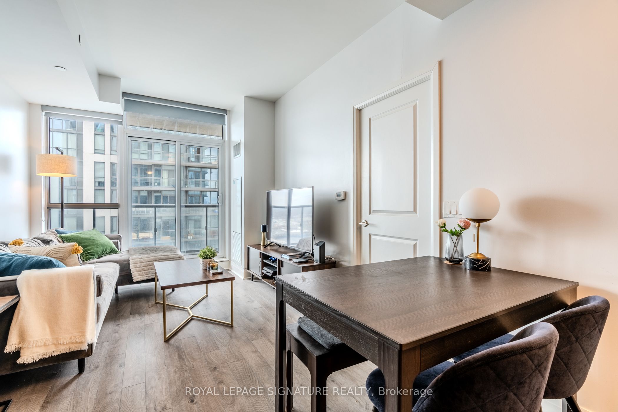 17 Zorra Street 1911, Toronto, ON M8Z 4Z6 photo 3