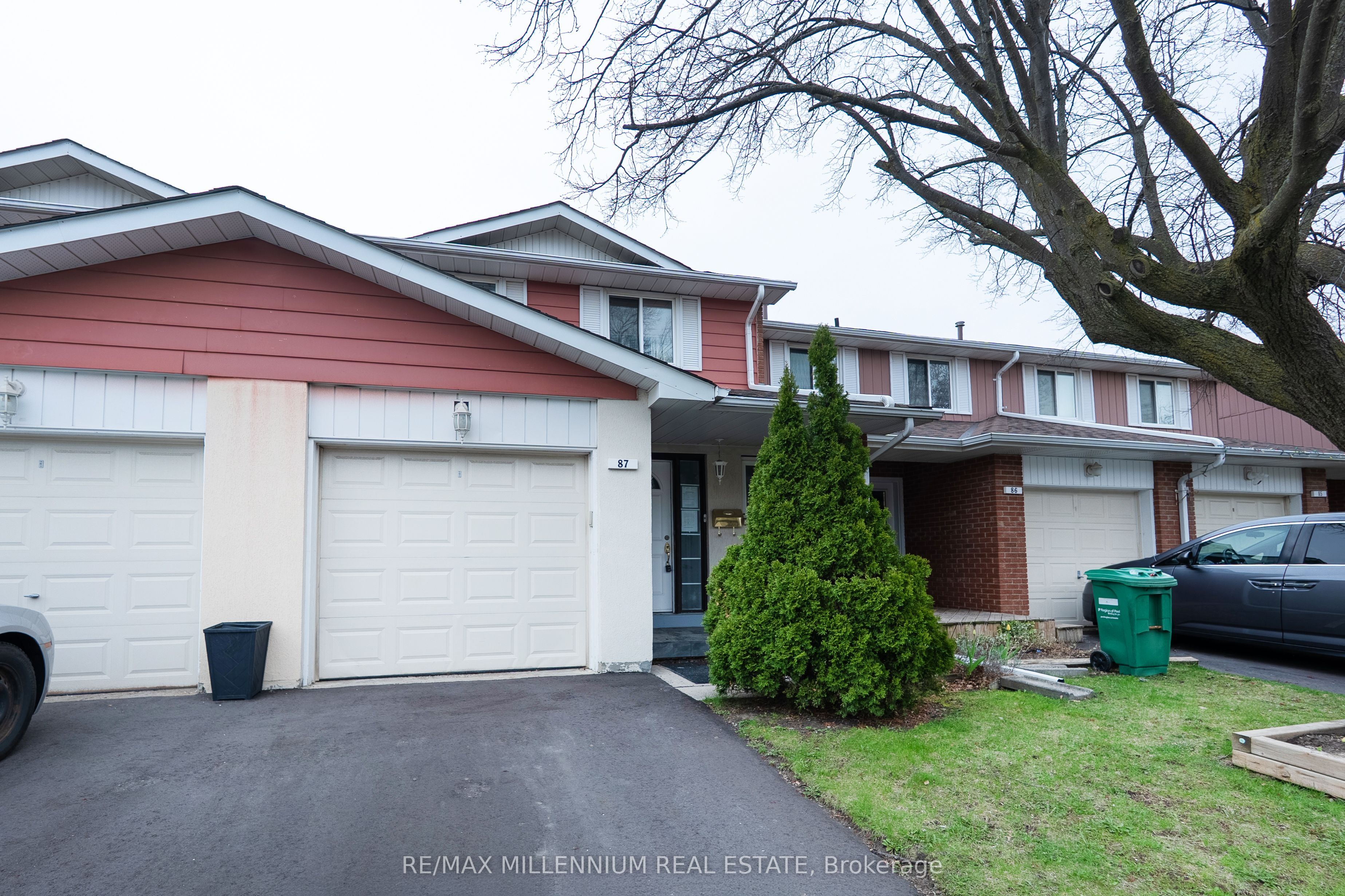 87 Carisbrooke Court 87, Brampton, ON L6S 3K1 photo 2