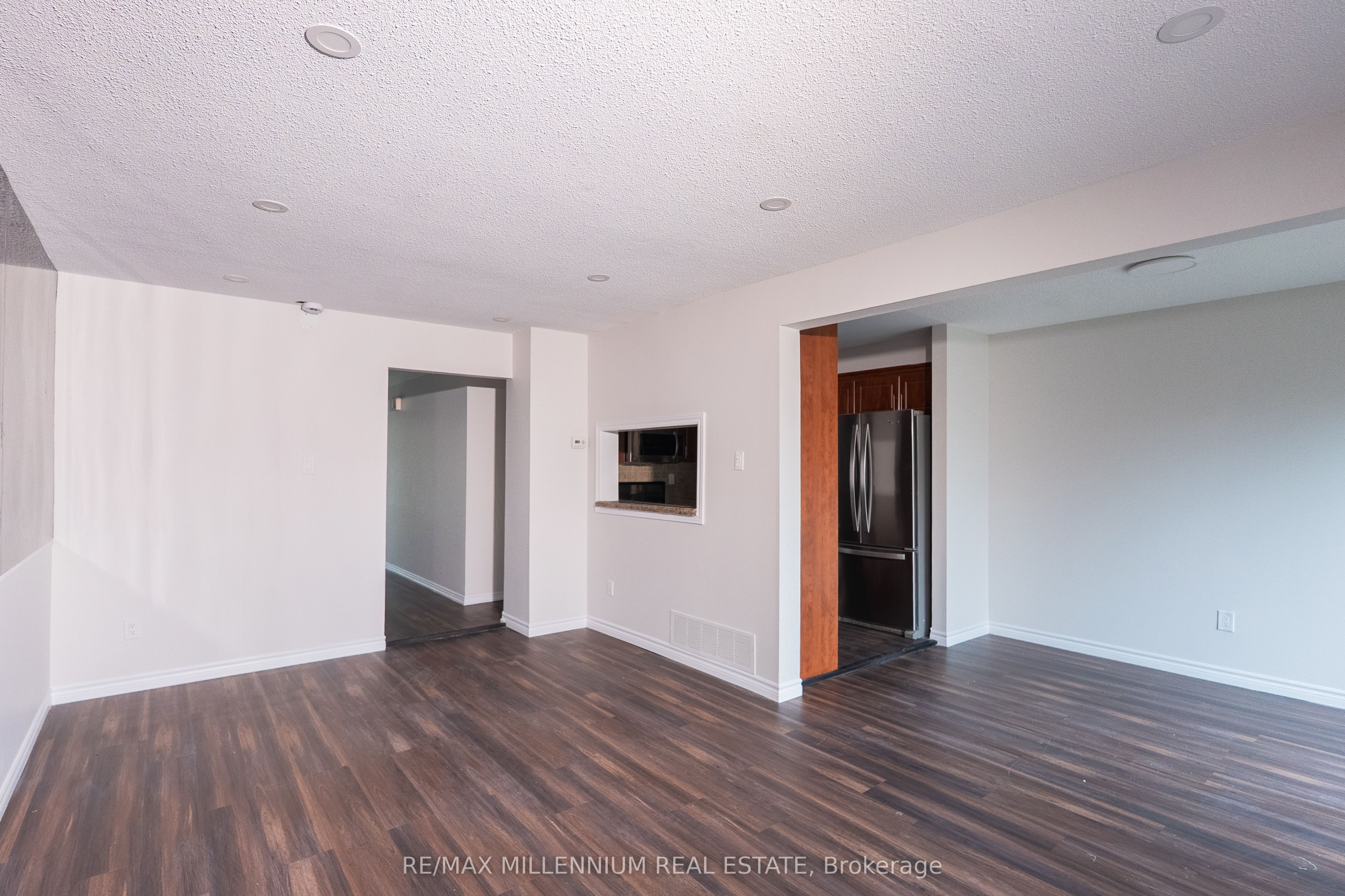 87 Carisbrooke Court 87, Brampton, ON L6S 3K1 photo 5