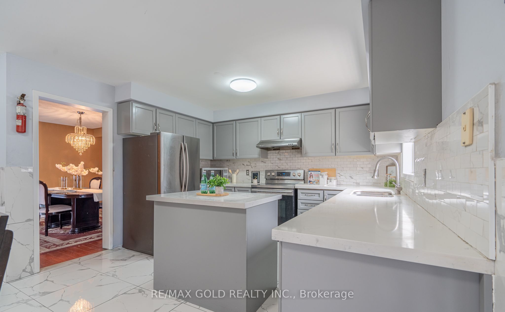 104 Sunny Meadow Boulevard, Brampton, ON L6R 2C5 photo 3