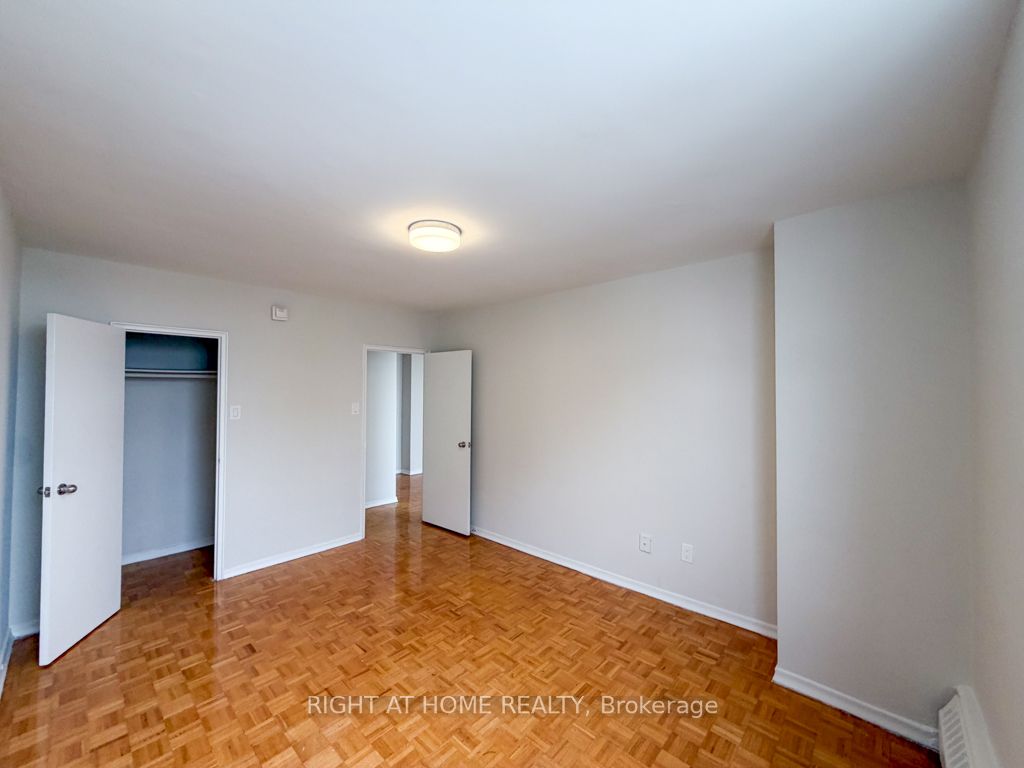 1440 Lawrence Avenue W 1205, Toronto, ON M6L 1B2 photo 5