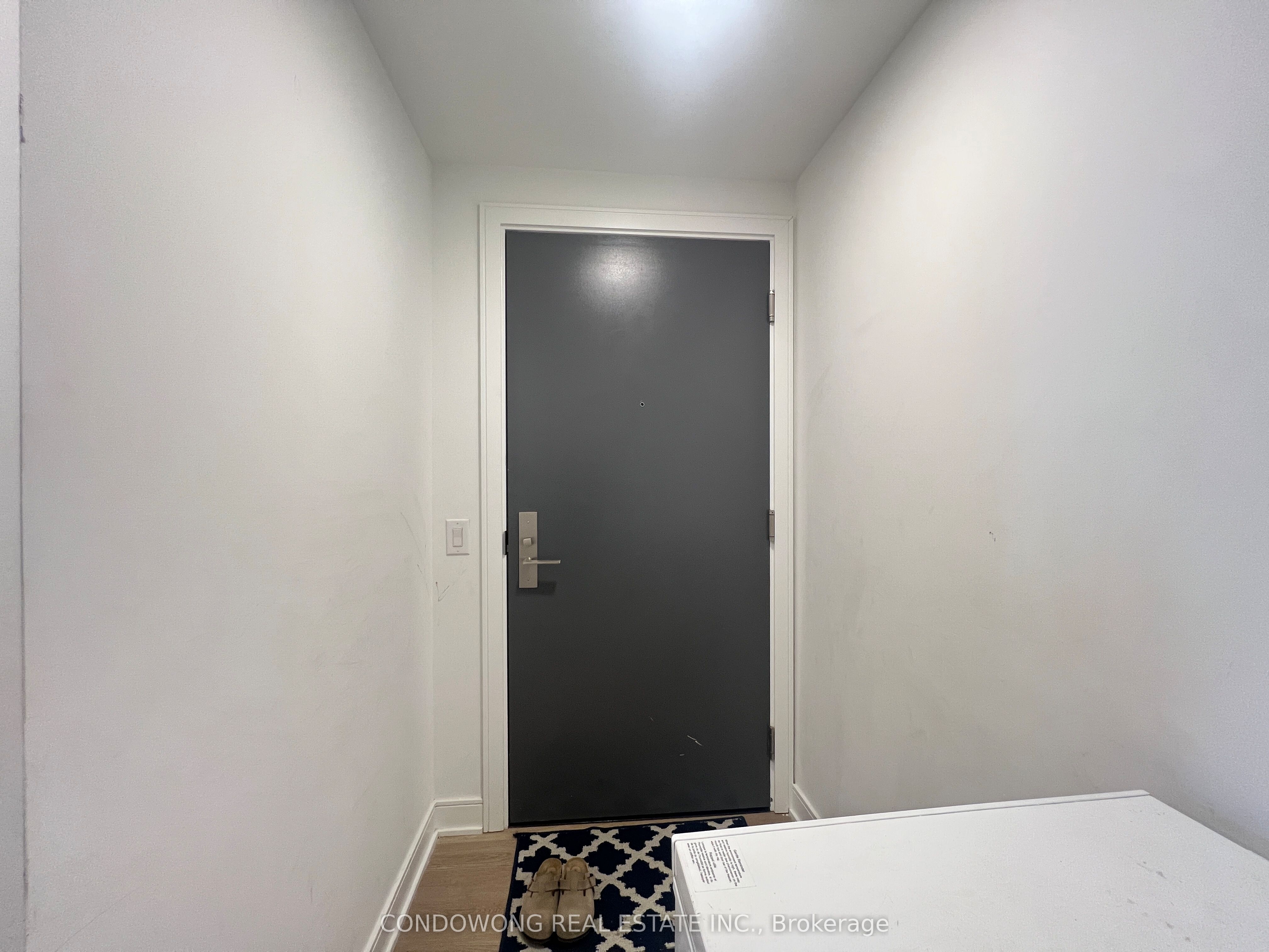 86 Dundas Street E 1404, Mississauga, ON L5A 0B1 photo 2