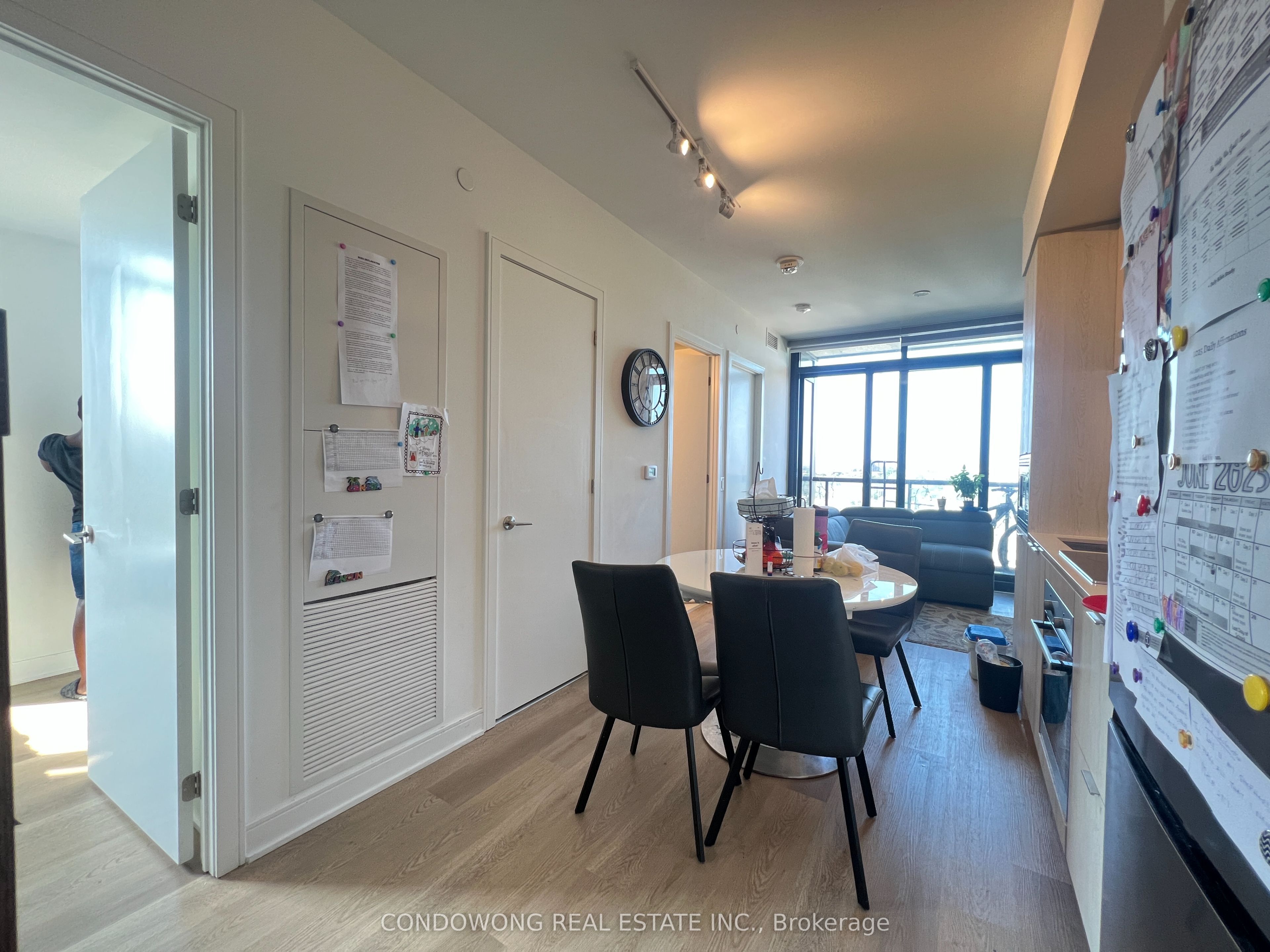 86 Dundas Street E 1404, Mississauga, ON L5A 0B1 photo 3