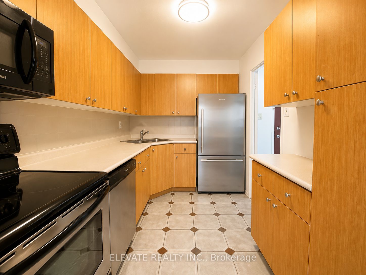 360 Ridelle Avenue 815, Toronto, ON M6B 1K1