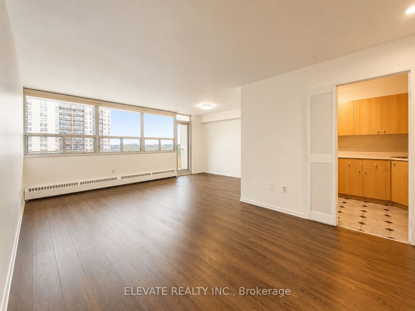 360 Ridelle Avenue 815, Toronto, ON M6B 1K1 photo 3