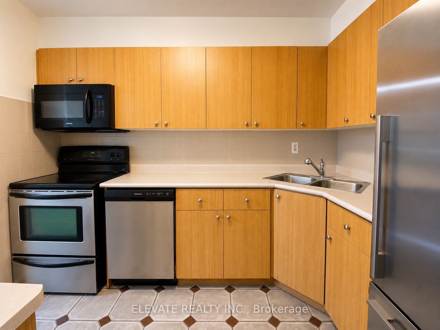 360 Ridelle Avenue 815, Toronto, ON M6B 1K1 photo 4