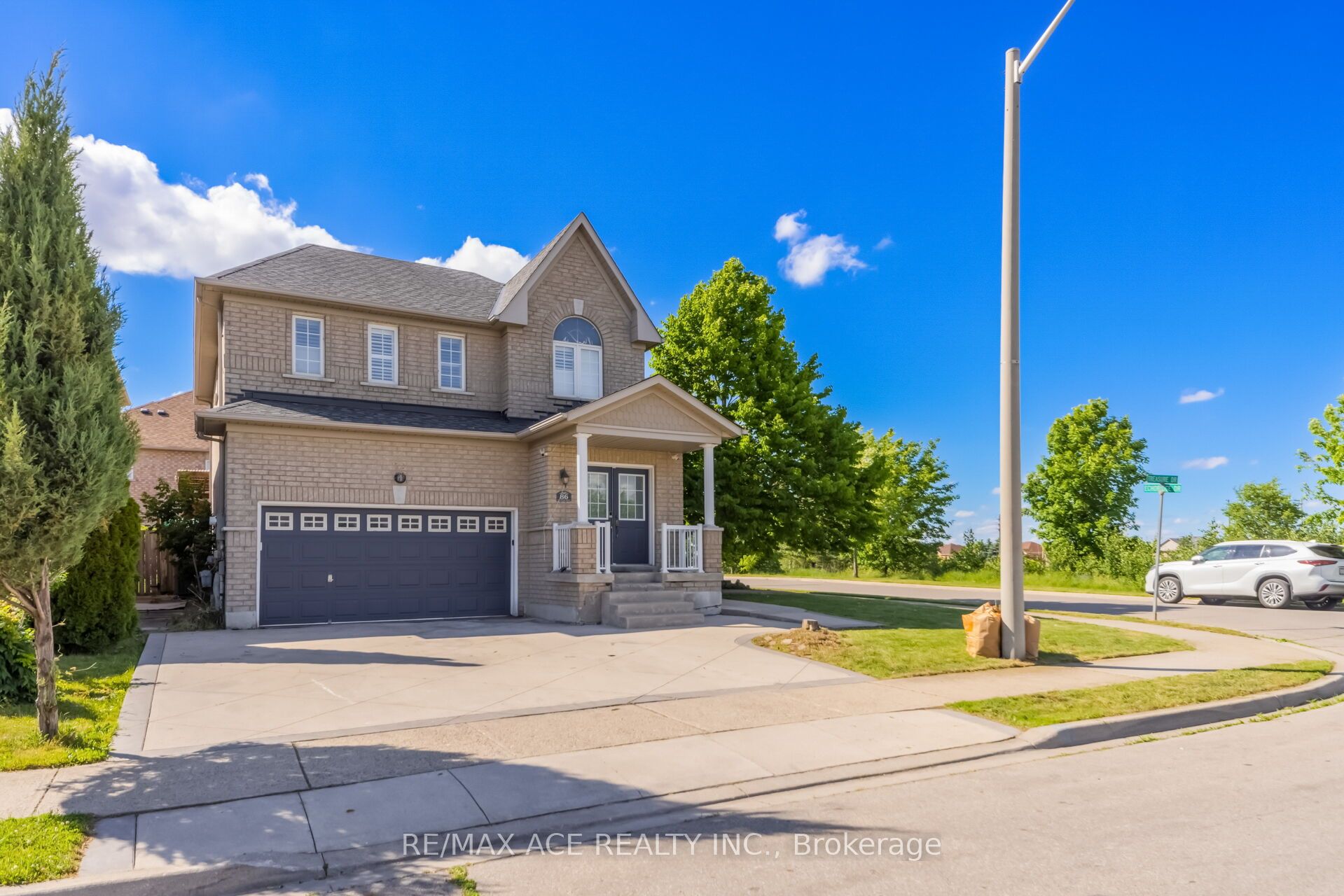 86 Treasure Drive Main, Brampton, ON L7A 3L7 photo 2