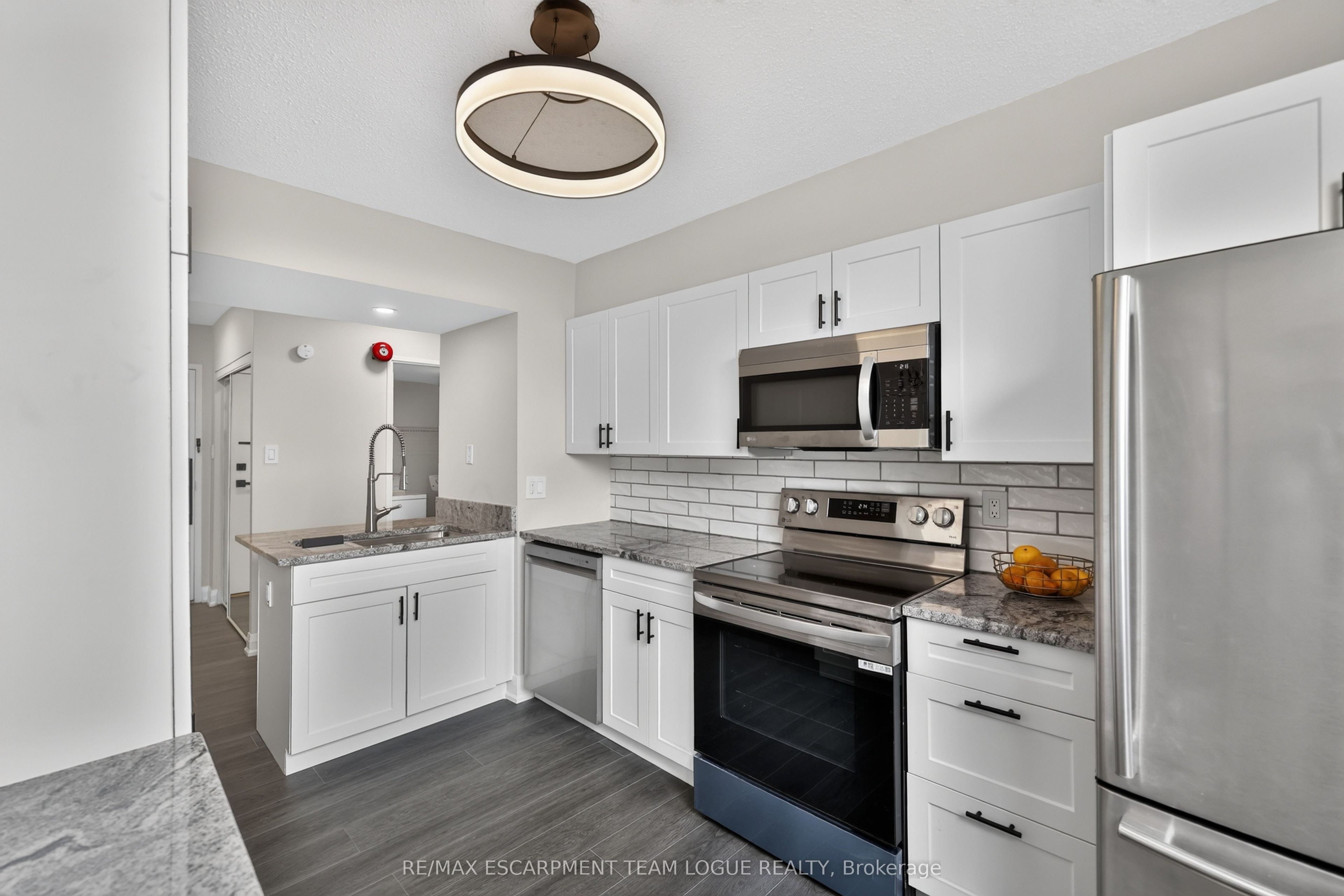 700 Dynes Road 401, Burlington, ON L7N 3M2