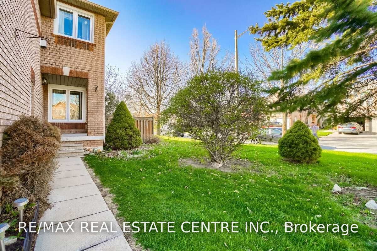 3725 Althorpe Circle N, Mississauga, ON L5N 7G5 photo 5