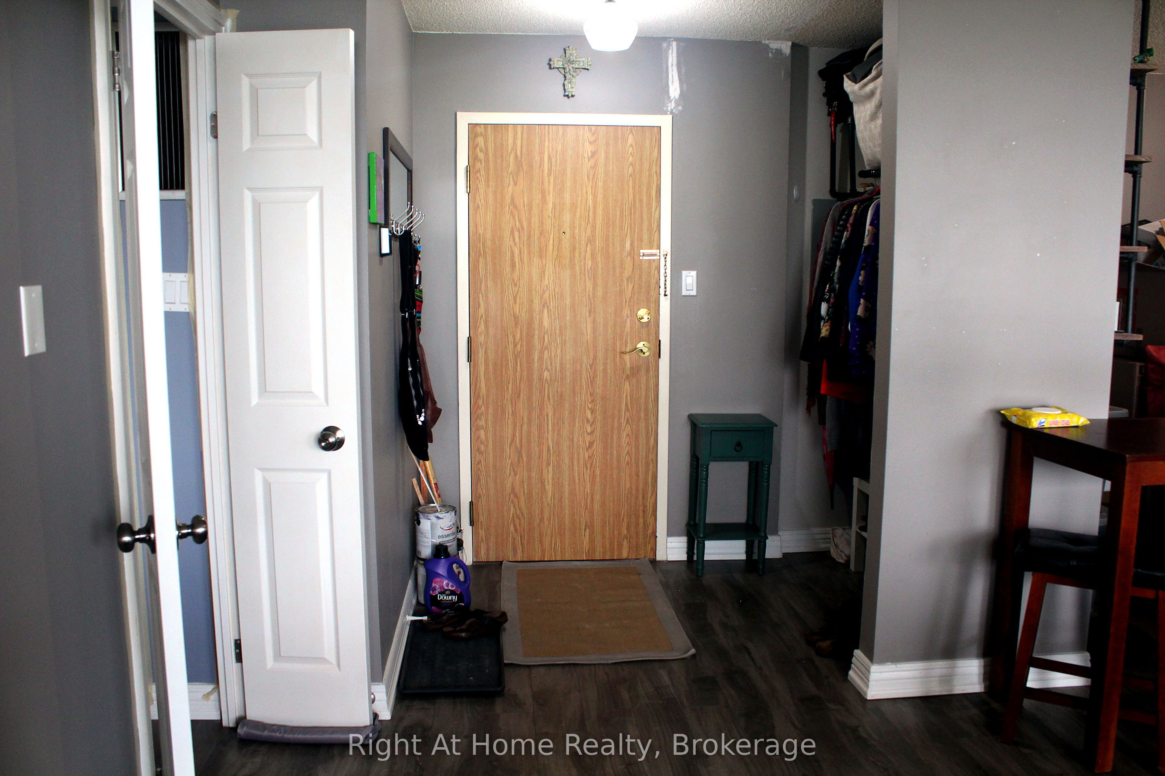 1360 Rathburn Road E 1509, Mississauga, ON L4W 4H4 photo 3