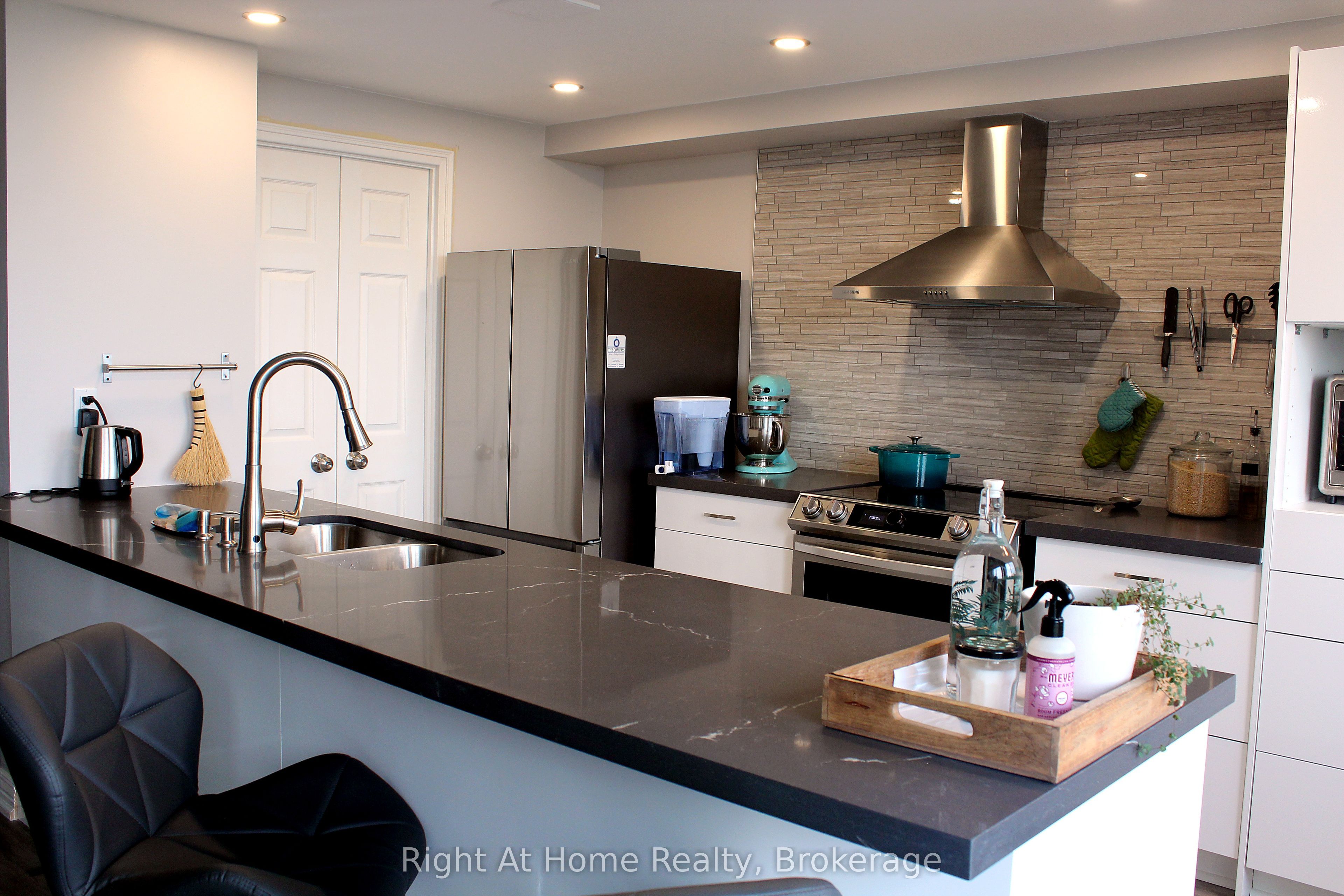 1360 Rathburn Road E 1509, Mississauga, ON L4W 4H4 photo 5