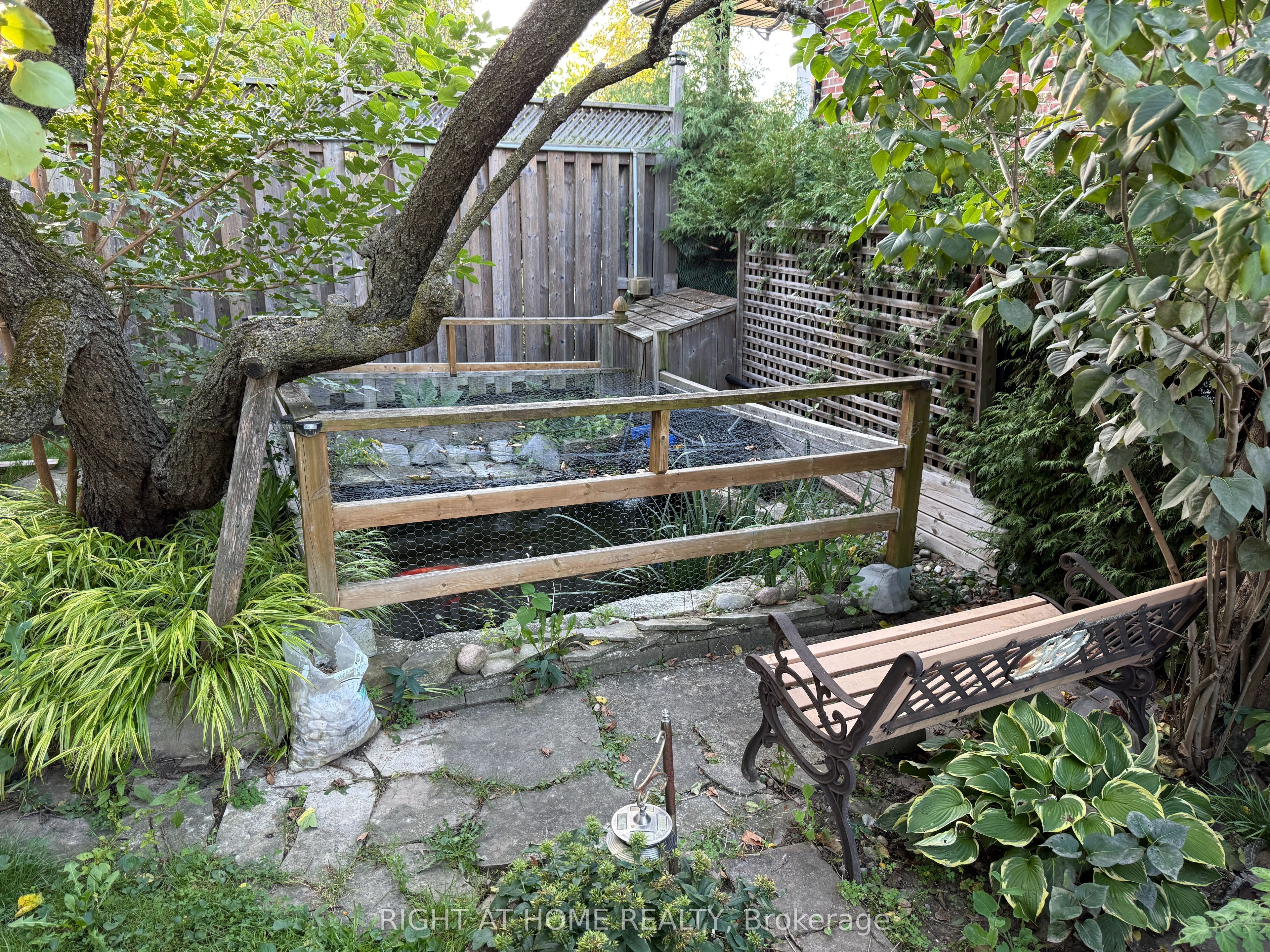 258 La Rose Avenue, Toronto, ON M9P 1B7 photo 5