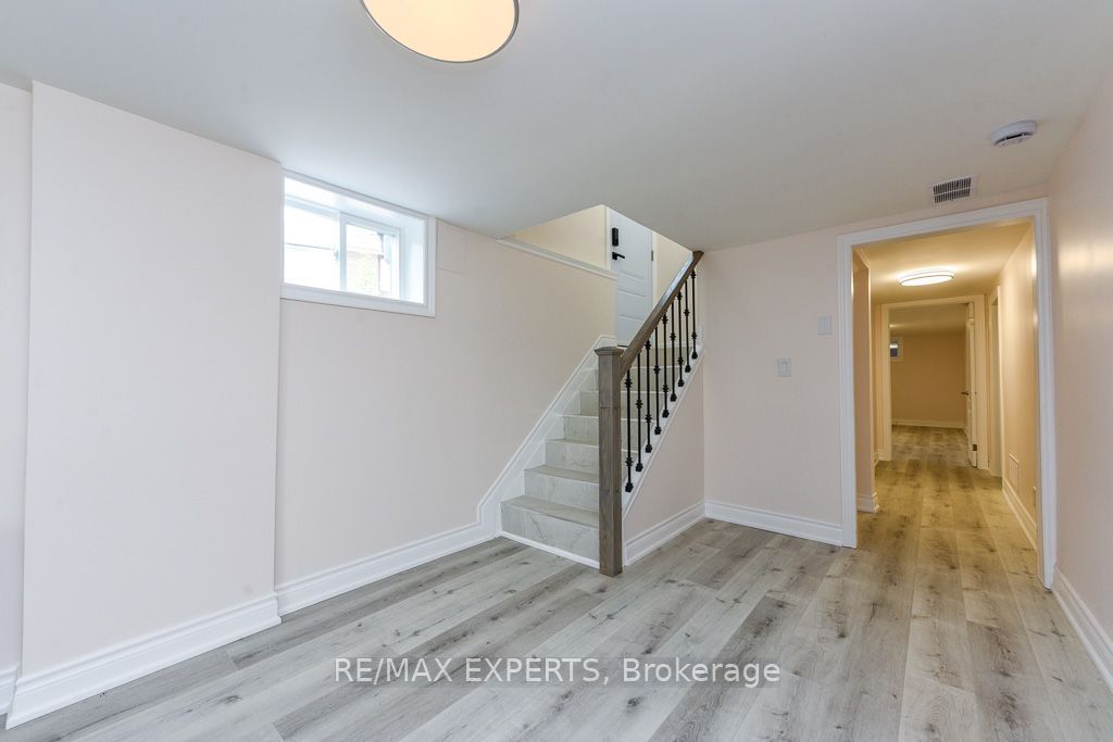 22 Rubydale Gardens, Toronto, ON M9L 1B9 photo 2