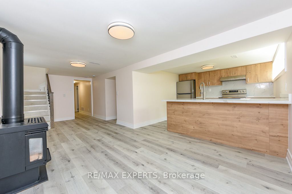 22 Rubydale Gardens, Toronto, ON M9L 1B9 photo 3
