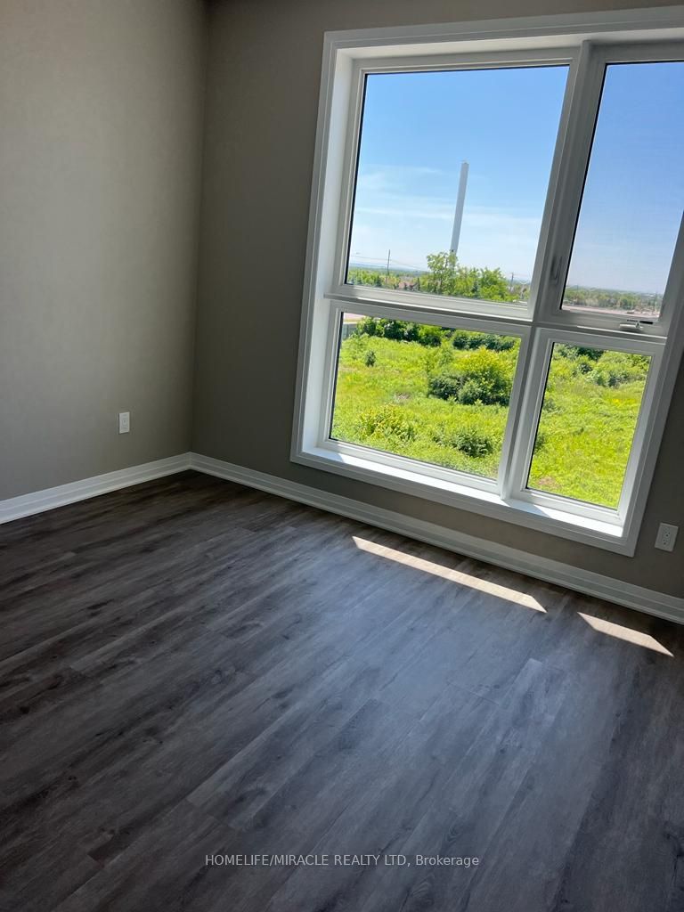 95 Dundas Street W 219, Oakville, ON L6M 5N4