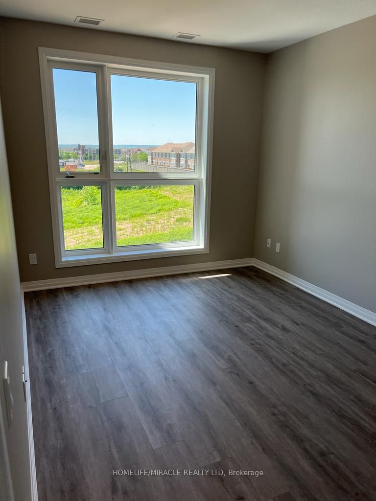 95 Dundas Street W 219, Oakville, ON L6M 5N4 photo 5