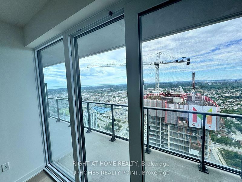 448 Burnhamthorpe Road W 5612, Mississauga, ON L4W 2A6 photo 3