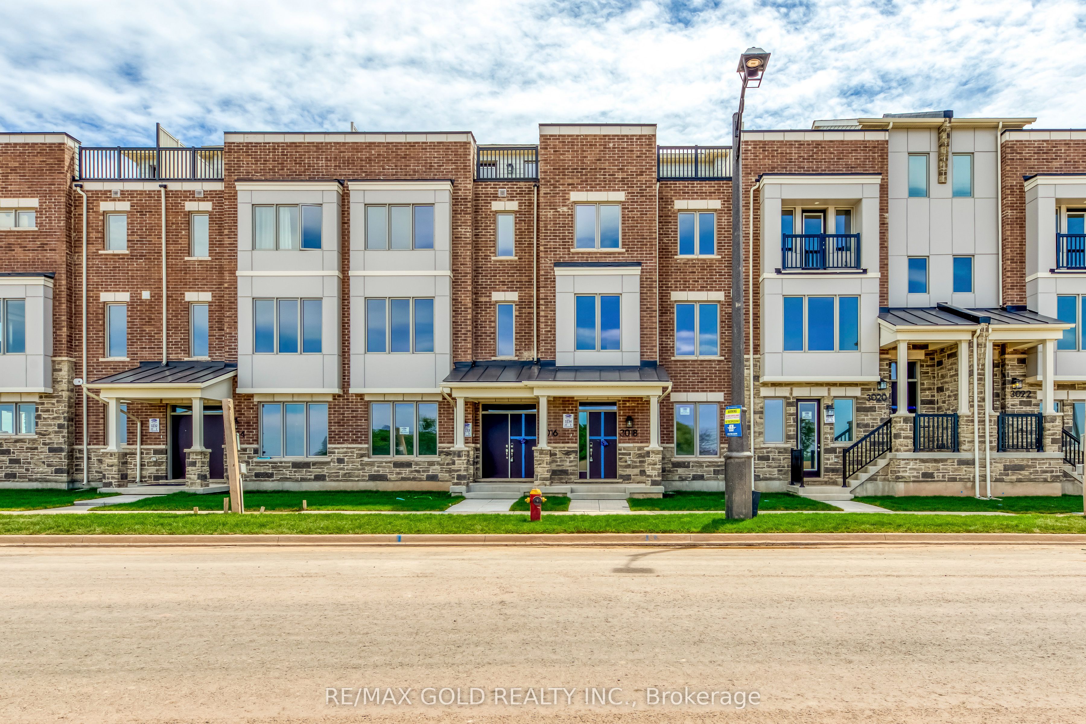 3018 John McKay Boulevard S, Oakville, ON L6H 3Z9