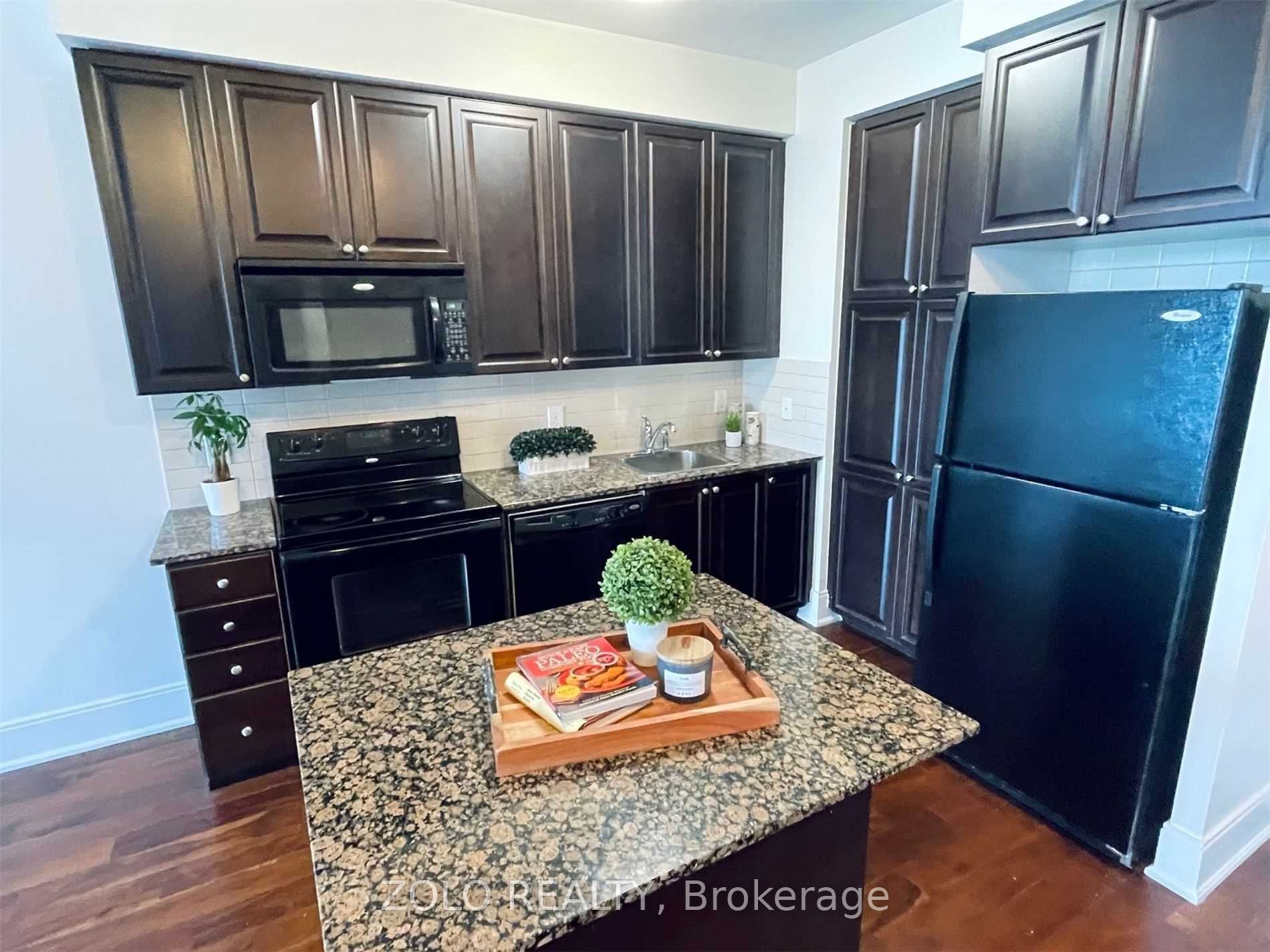 330 Burnhamthorpe Road W 305, Mississauga, ON L5B 0E1 photo 3