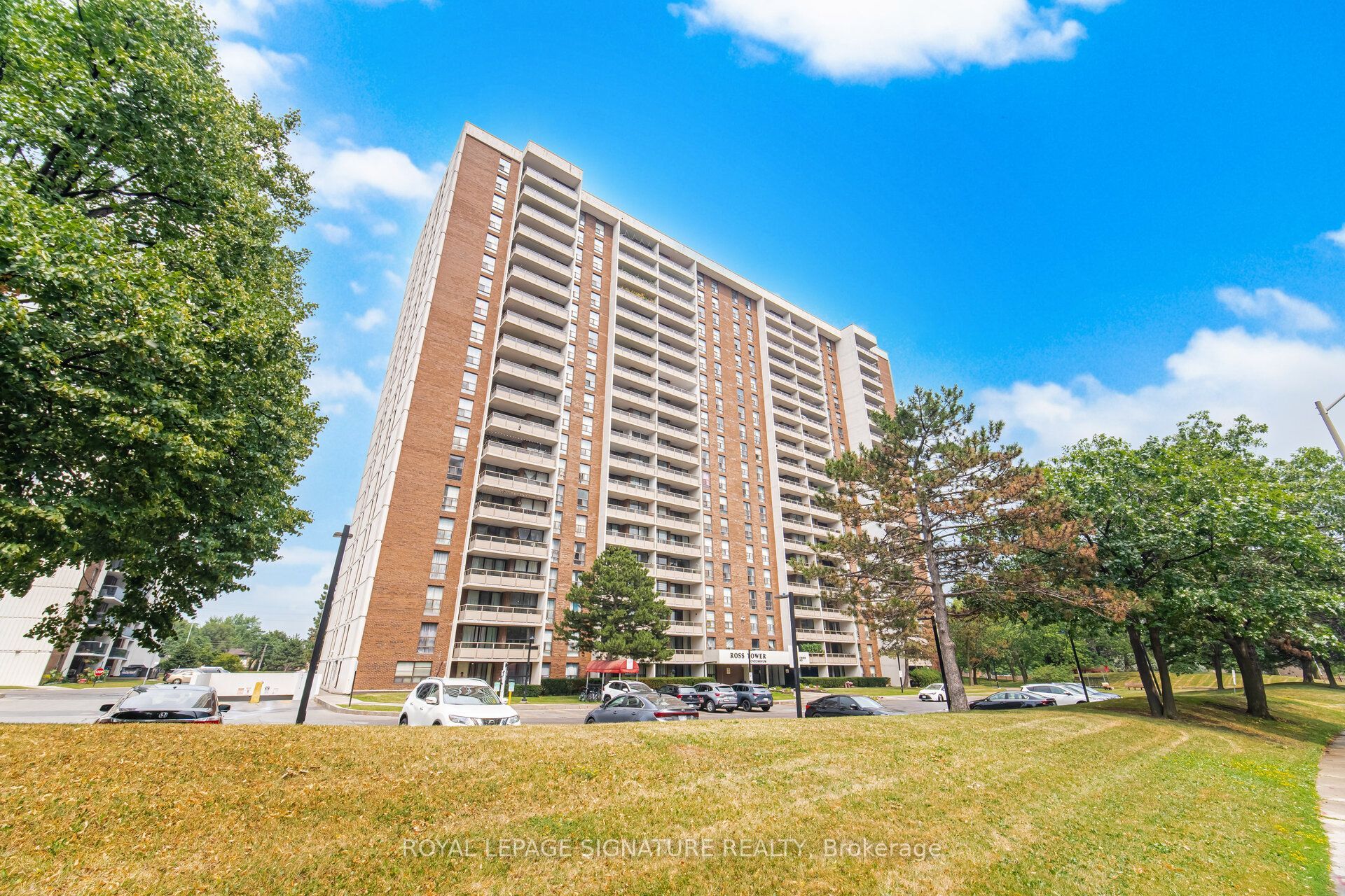 4 Kings Cross Road 303, Brampton, ON L6T 3X8