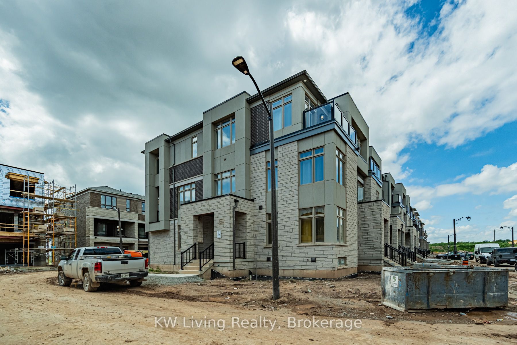 3296 Taha Gardens, Oakville, ON L6M 5S6