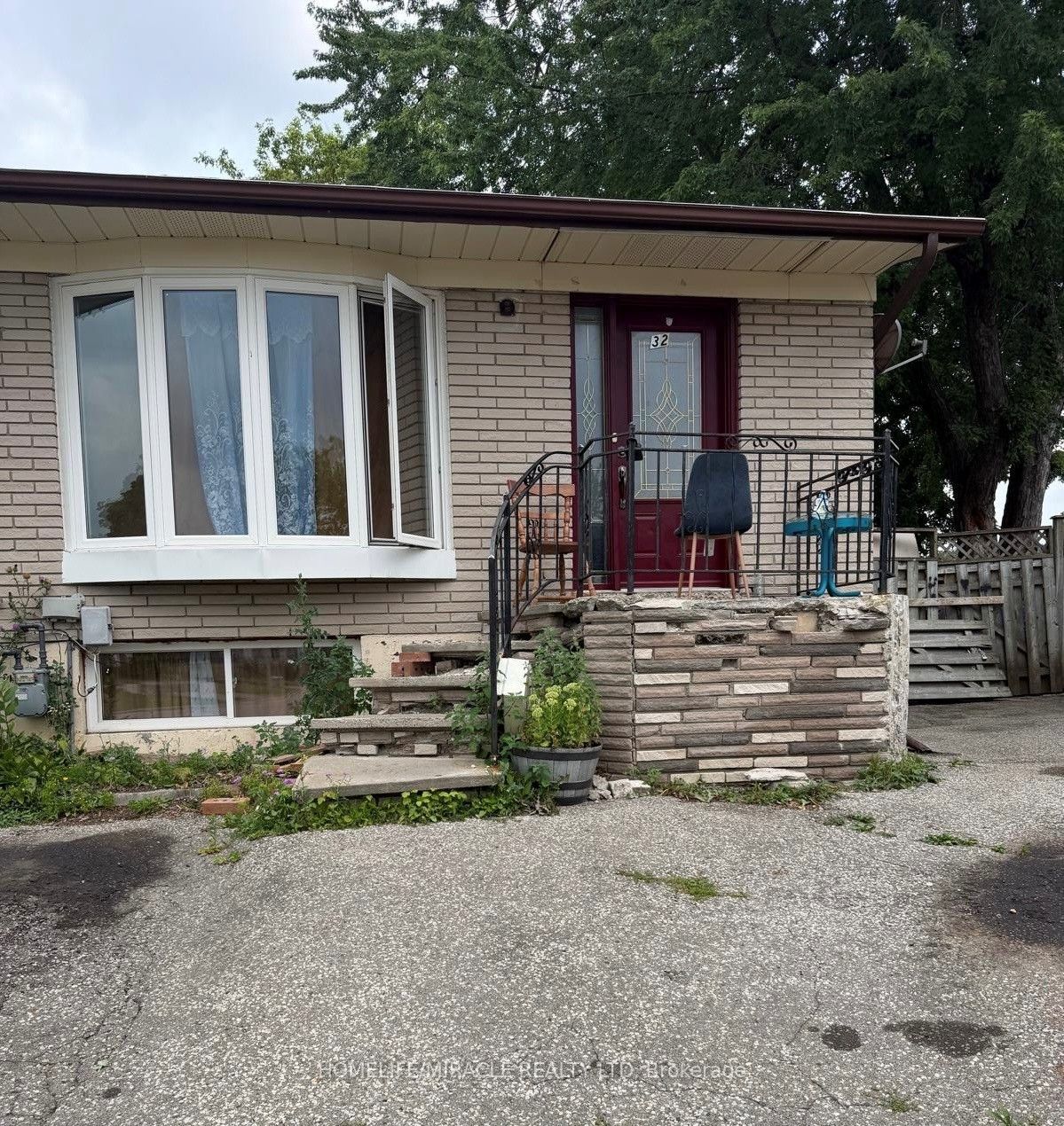 32 Sharon Court, Brampton, ON L6W 3B7 photo 3