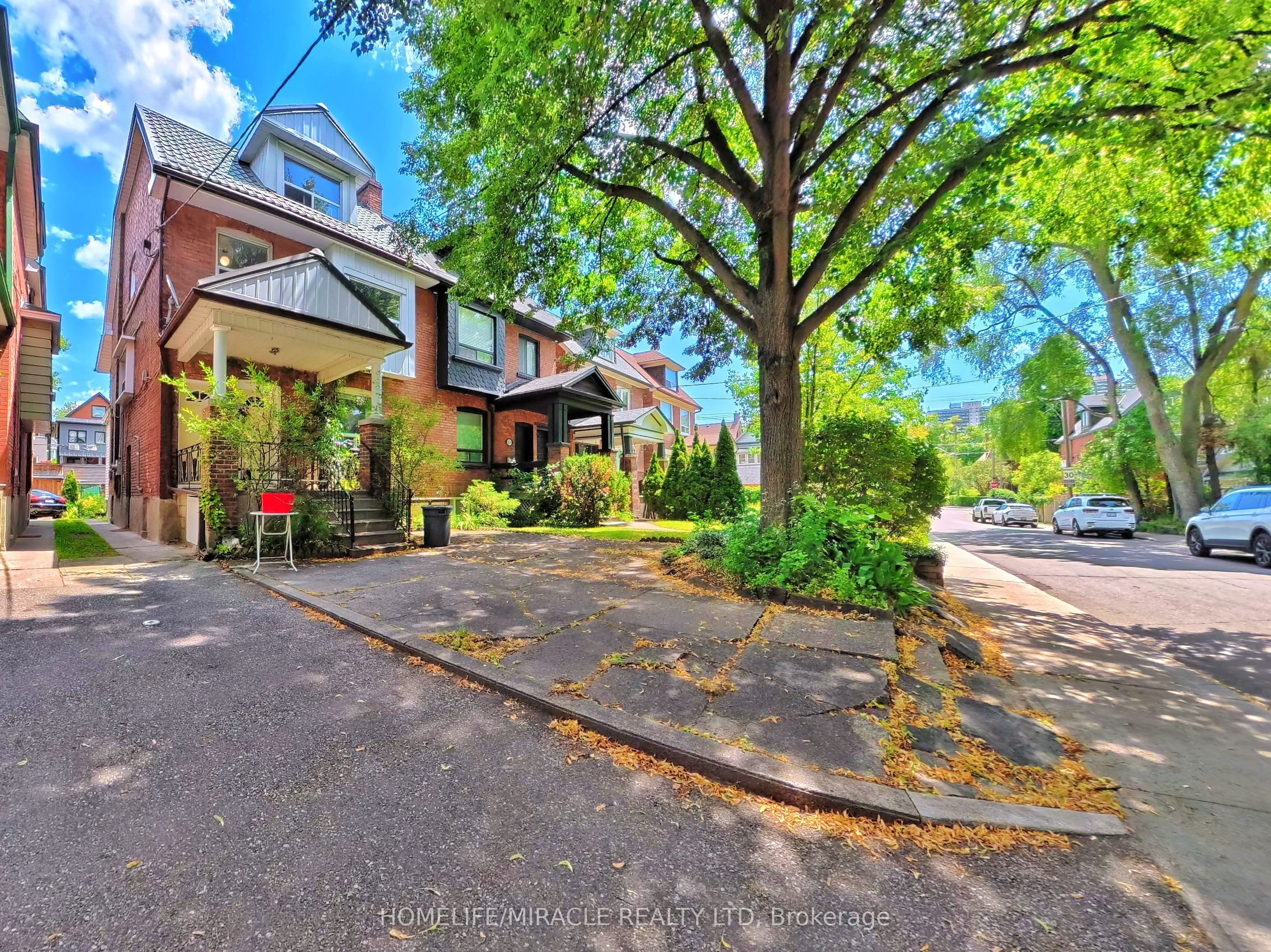 121 Medland Street, Toronto, ON M6P 2N4 photo 2